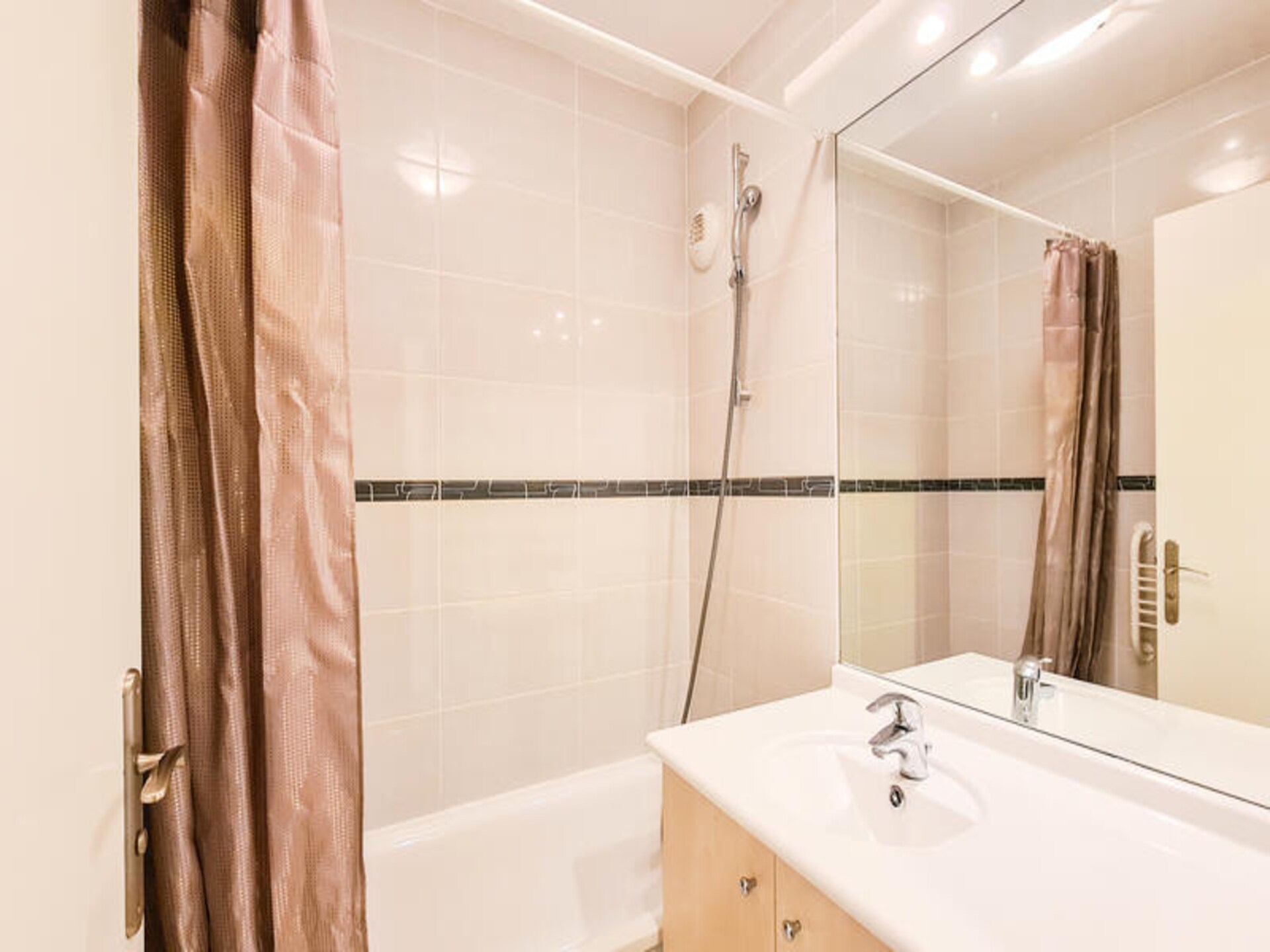 Panoramisch appartement op de piste in Magland met balkon op het zuiden - foto 12