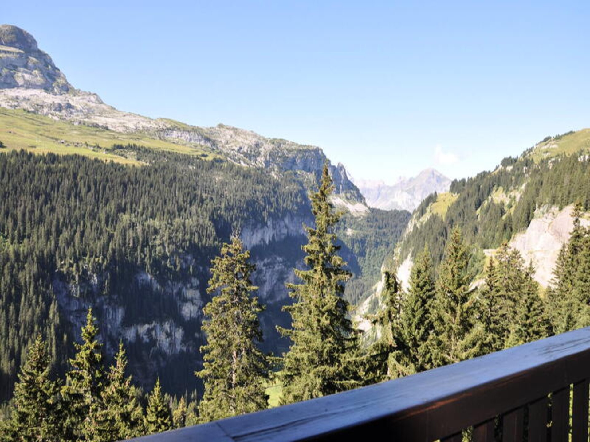 Panoramisch appartement op de piste in Magland met balkon op het zuiden - foto 16