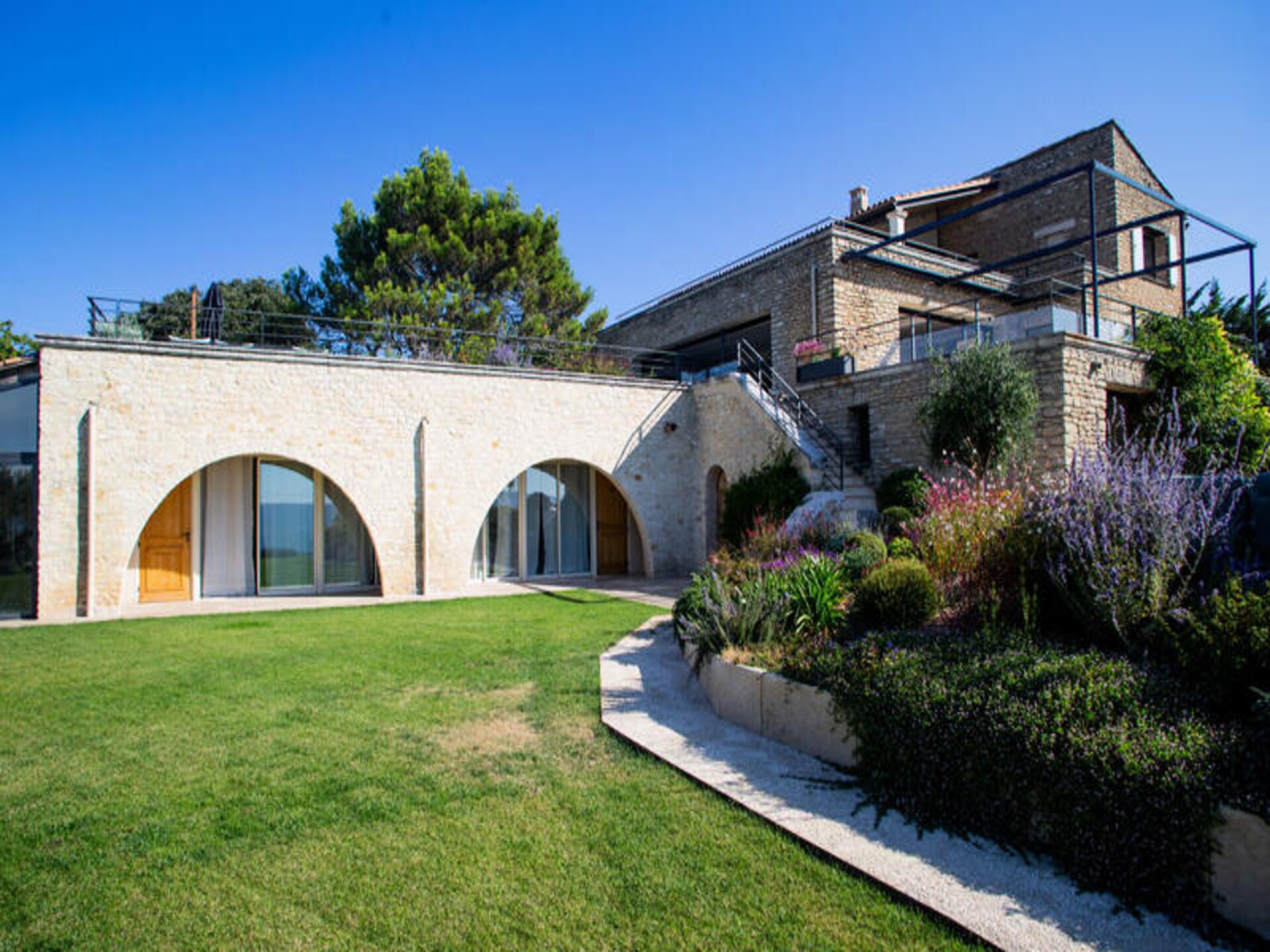 Luxe villa in Gordes met 8 slaapkamers, privézwembad en panoramisch uitzicht - foto 2