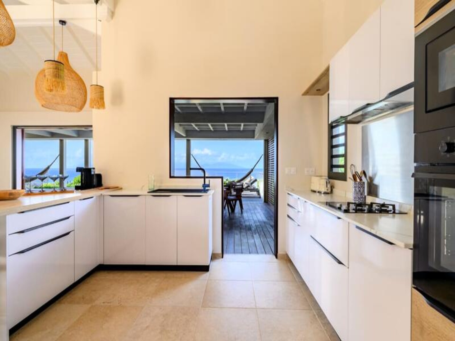 Moderne villa met privézwembad en panoramisch uitzicht op zee in Grand-Bourg - foto 21