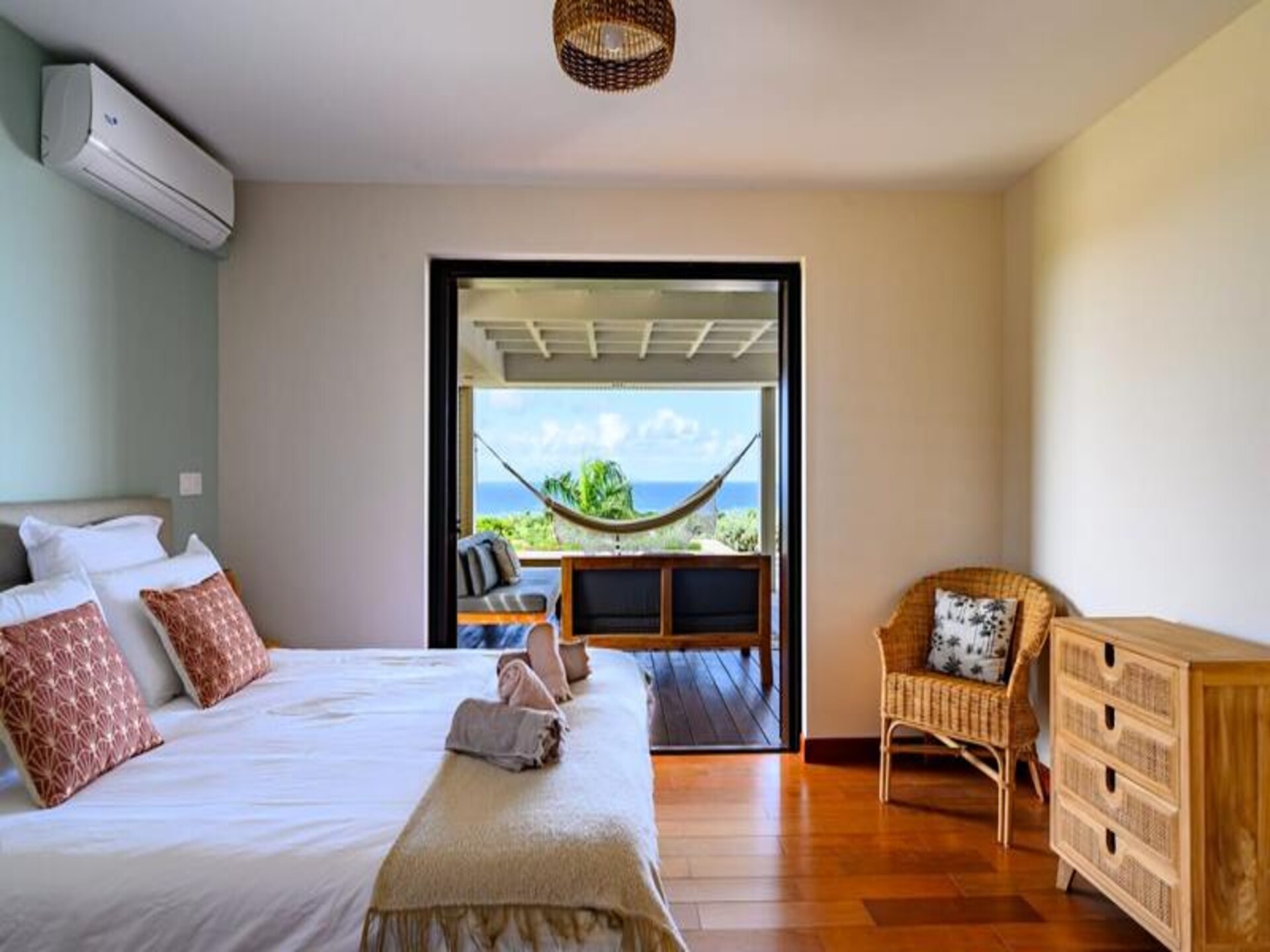 Moderne villa met privézwembad en panoramisch uitzicht op zee in Grand-Bourg - foto 39