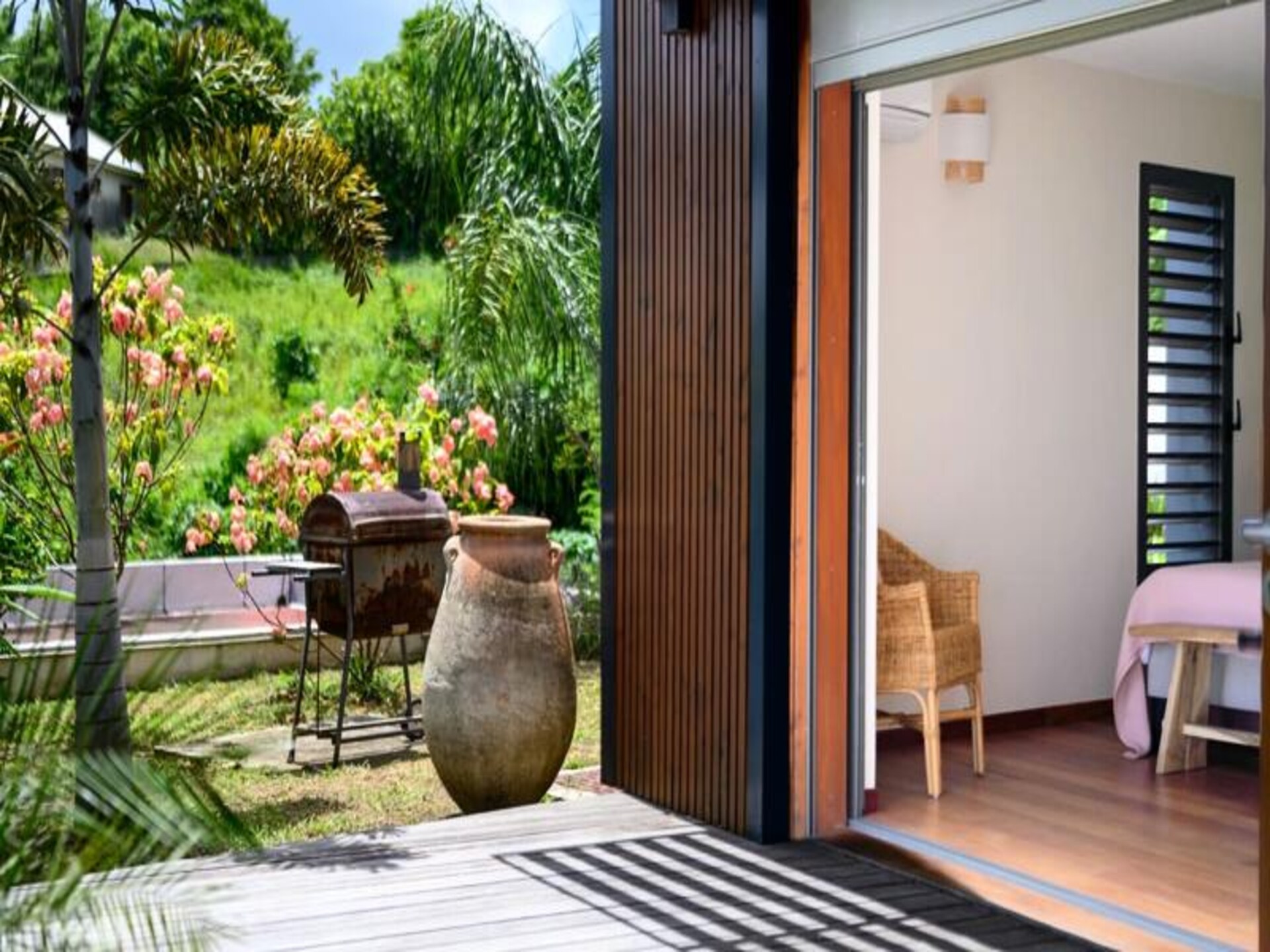 Moderne villa met privézwembad en panoramisch uitzicht op zee in Grand-Bourg - foto 46
