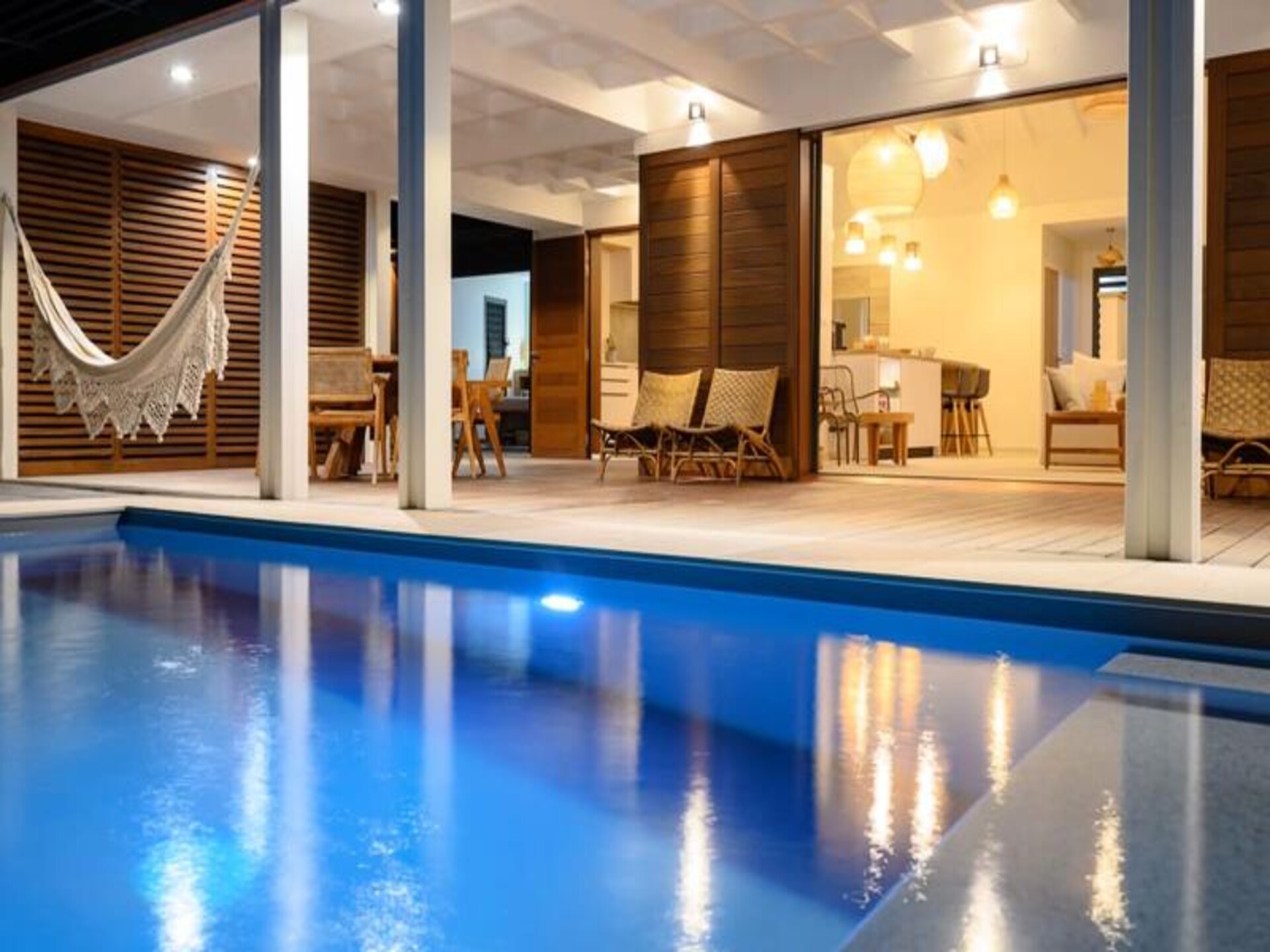 Moderne villa met privézwembad en panoramisch uitzicht op zee in Grand-Bourg - foto 49