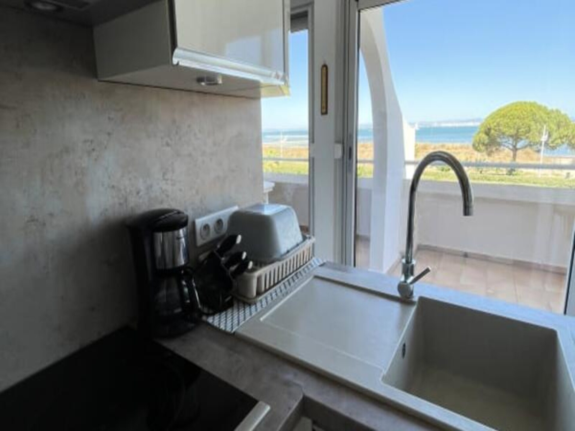 Licht appartement op de bovenste verdieping met uitzicht op zee en privé-terras - foto 14
