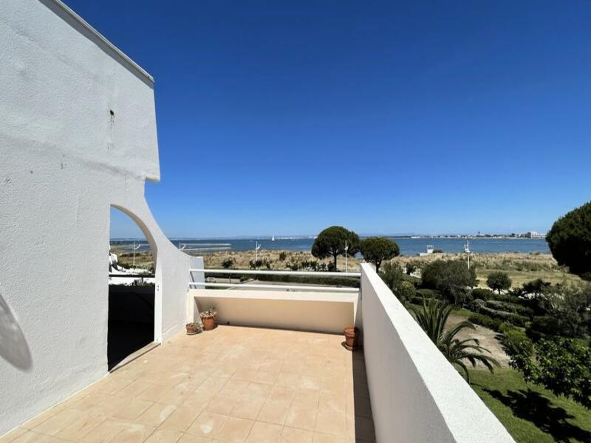 Licht appartement op de bovenste verdieping met uitzicht op zee en privé-terras - foto 18