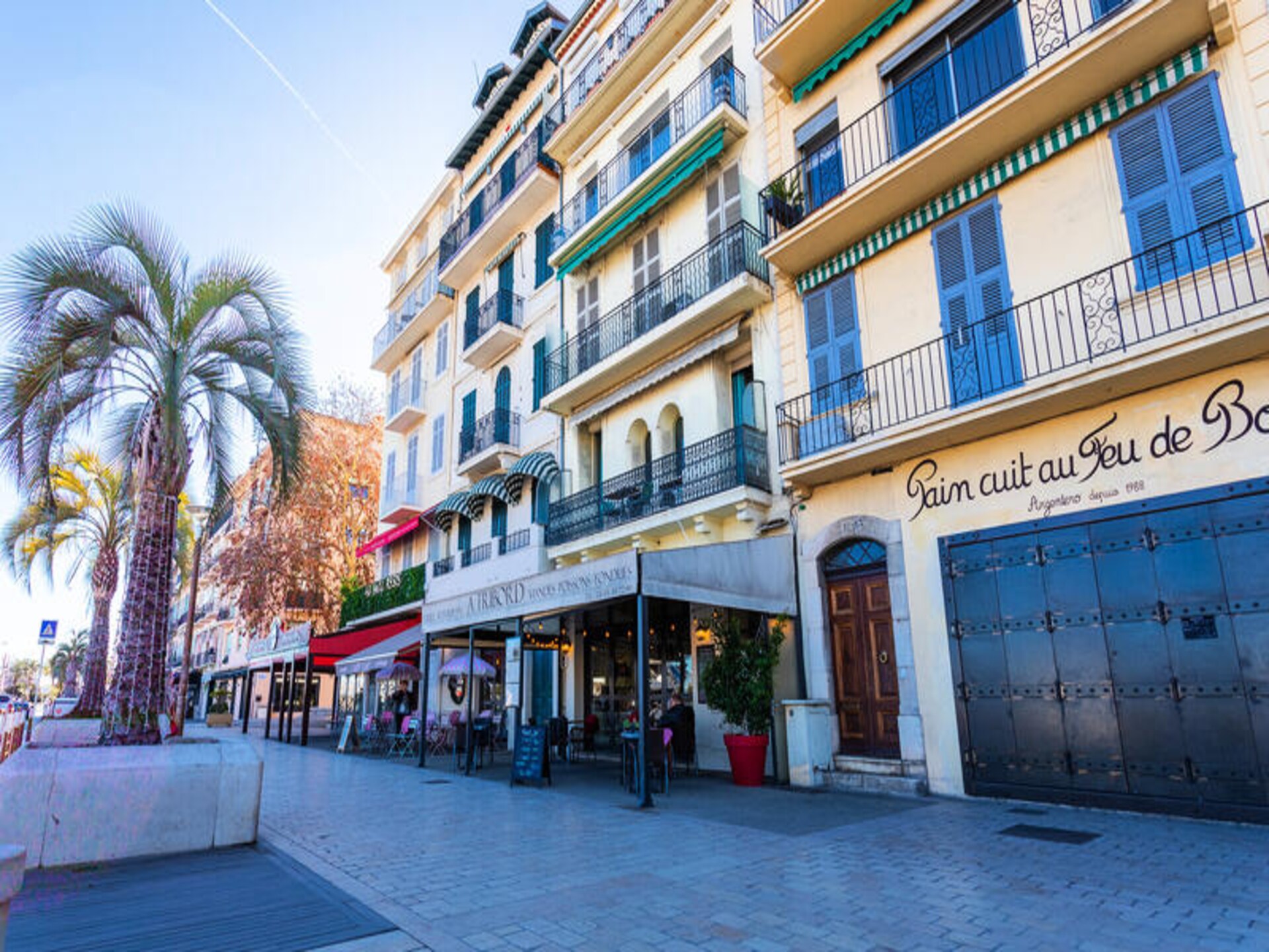 Licht appartement met havenzicht en balkon, op 100m van het strand in Cannes - foto 9