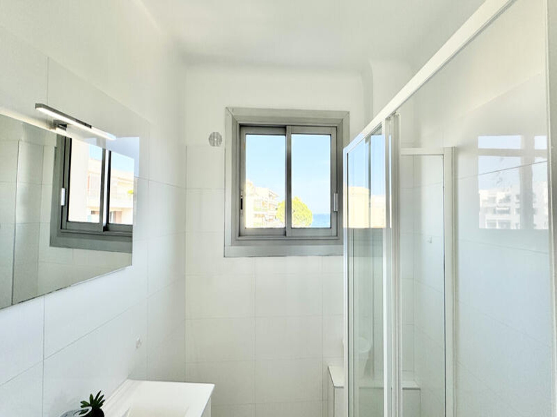 Stijlvol appartement met zeezicht in Cannes Palm Beach, 50m van het strand - foto 13