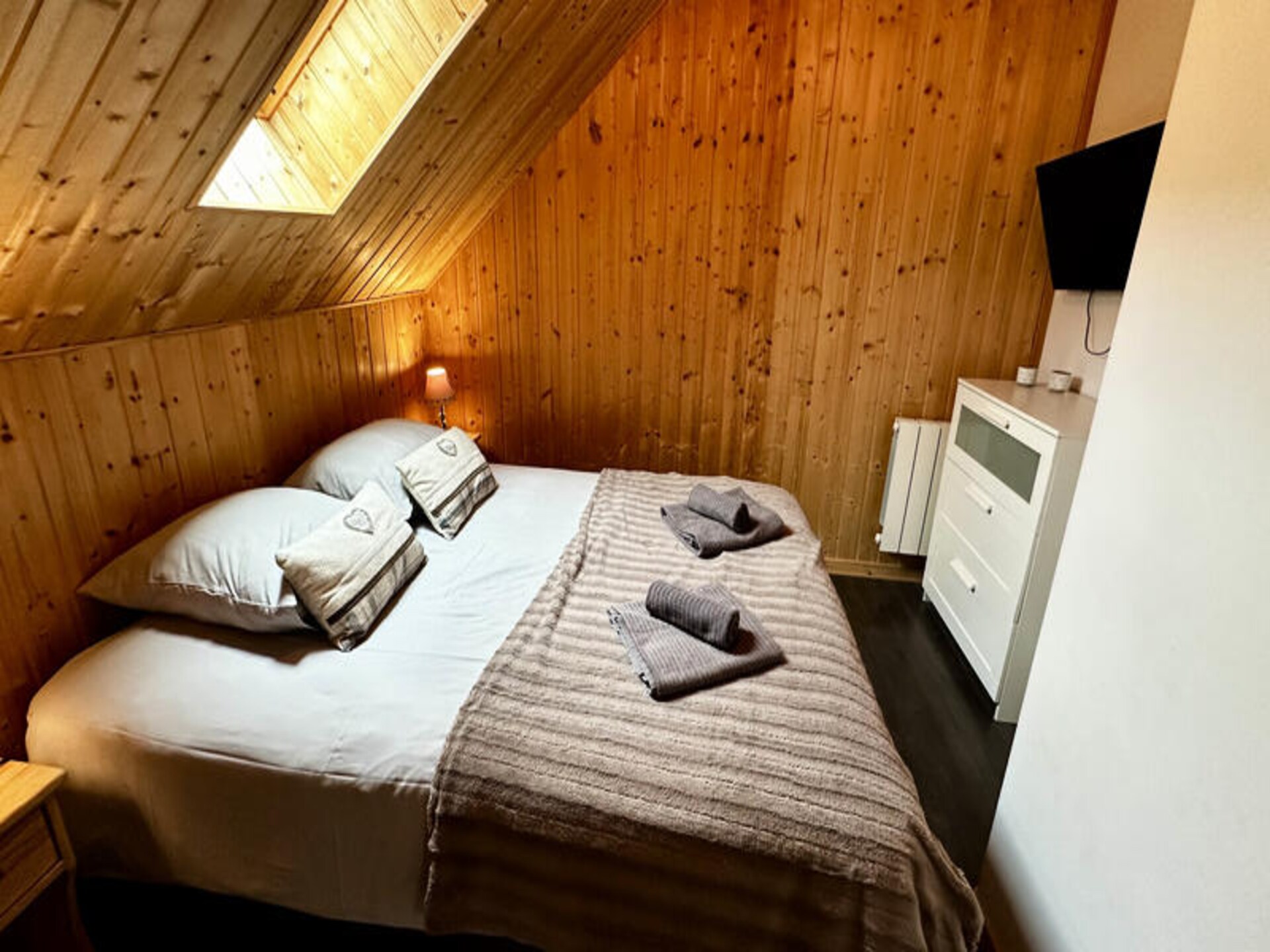Ruim chalet voor 10 personen met uitzicht op de Monts Dore - foto 7