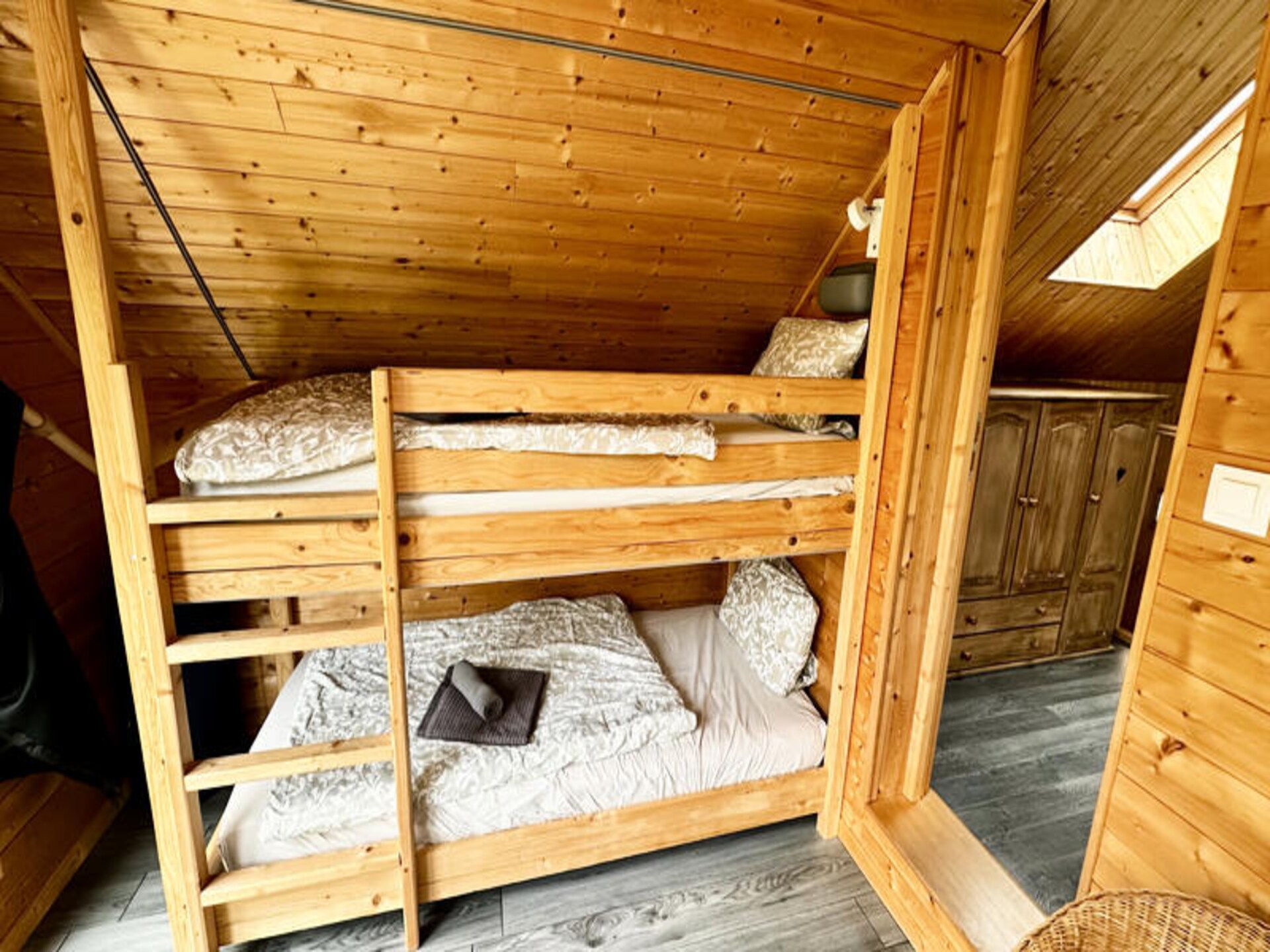 Ruim chalet voor 10 personen met uitzicht op de Monts Dore - foto 11