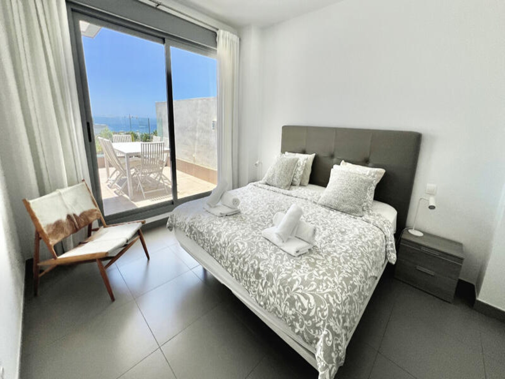 Luxe appartement in Cabopino met zeezicht en gedeeld zwembad voor 6 personen - foto 15