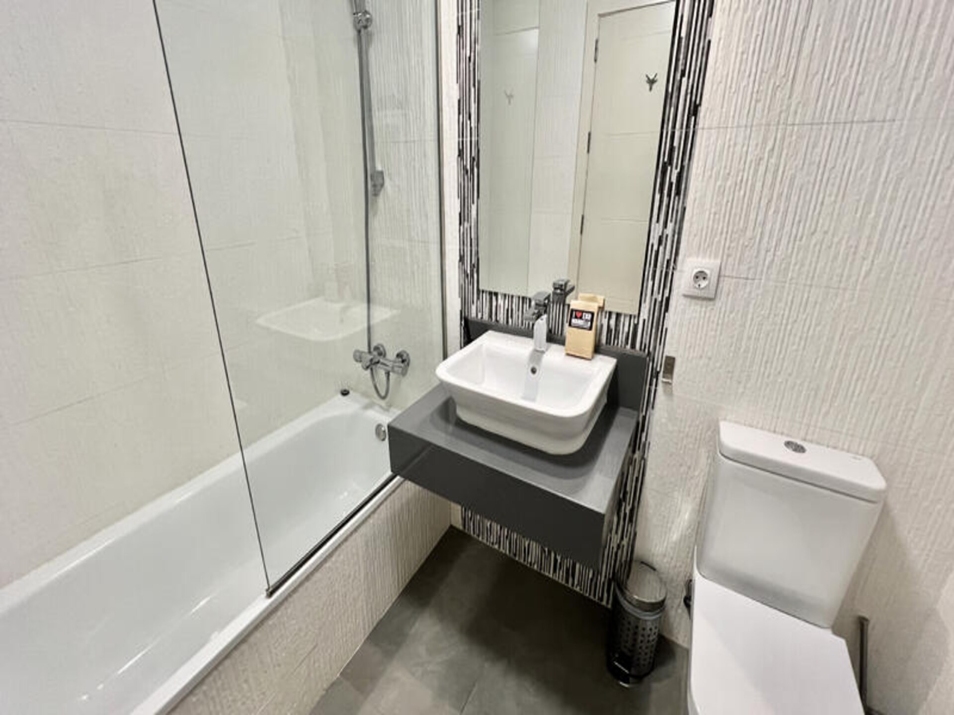 Luxe appartement in Cabopino met zeezicht en gedeeld zwembad voor 6 personen - foto 26