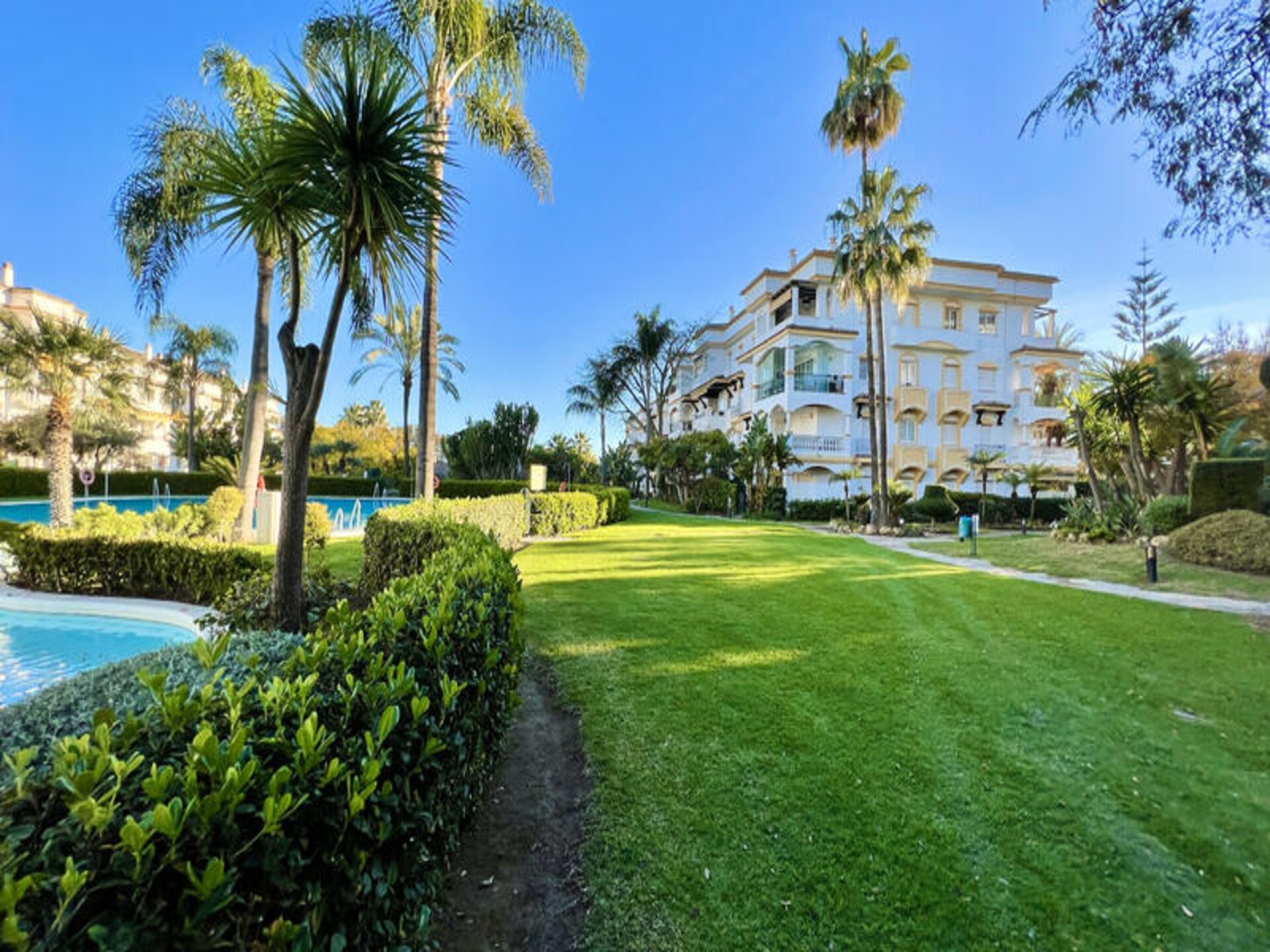 Licht appartement op 400 meter van het strand in Marbella met zwembad - foto 48