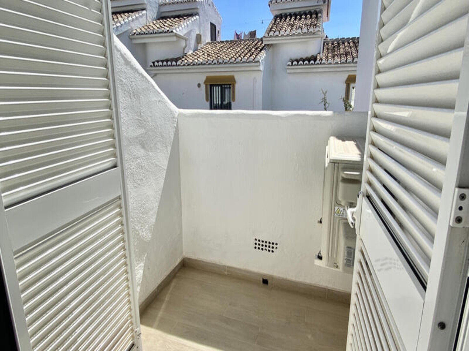 Zonovergoten appartement op 30 meter van het strand in La Cala de Mijas - foto 29