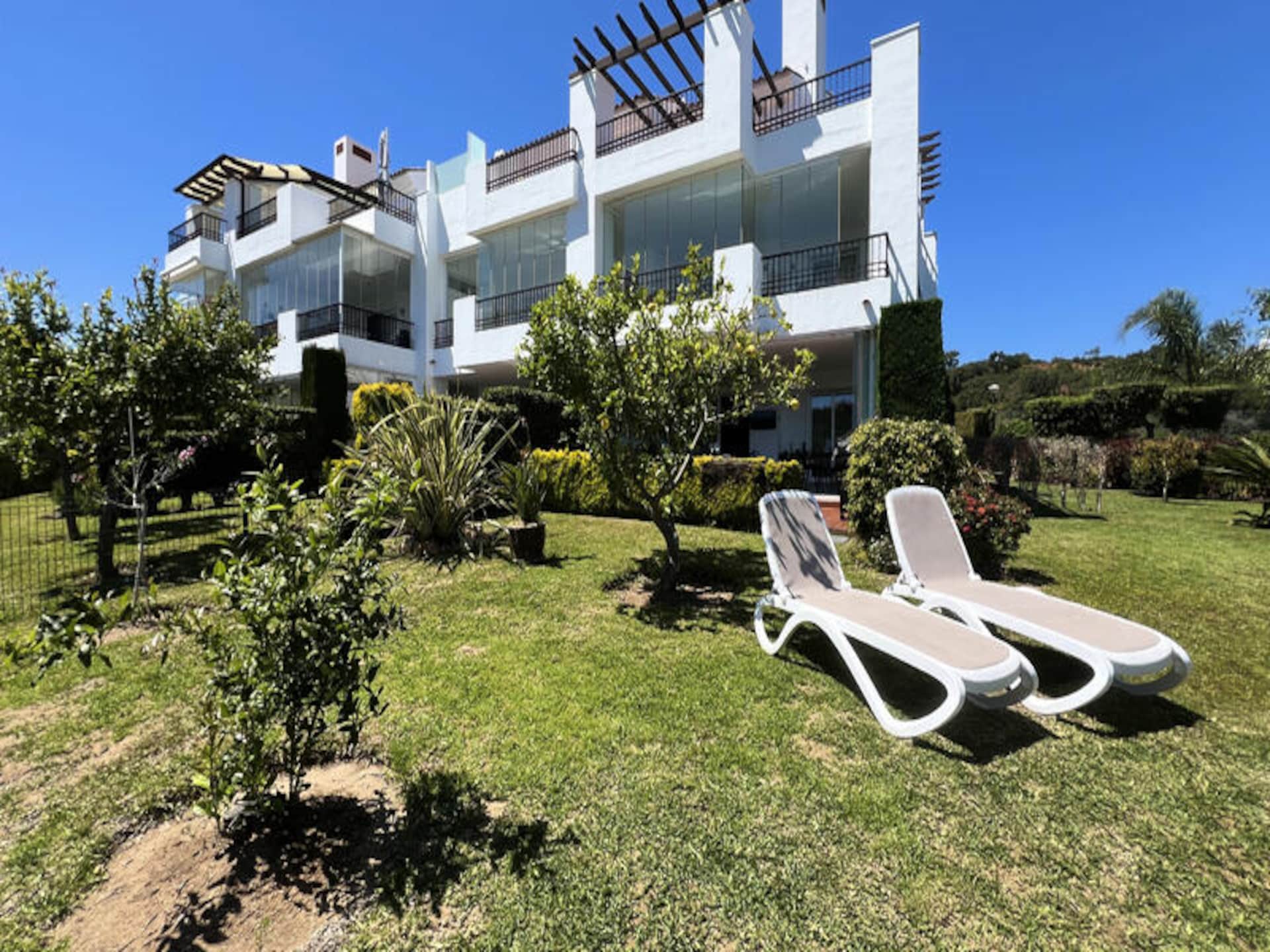 Luxe hoekappartement met zeezicht en gratis golf in La Mairena - foto 7
