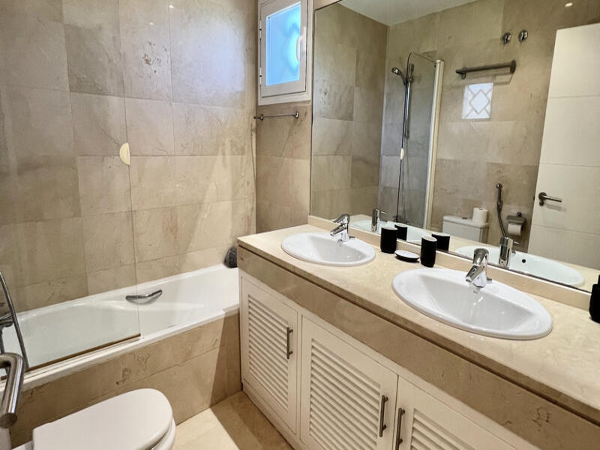 Luxe hoekappartement met zeezicht en gratis golf in La Mairena - foto 26
