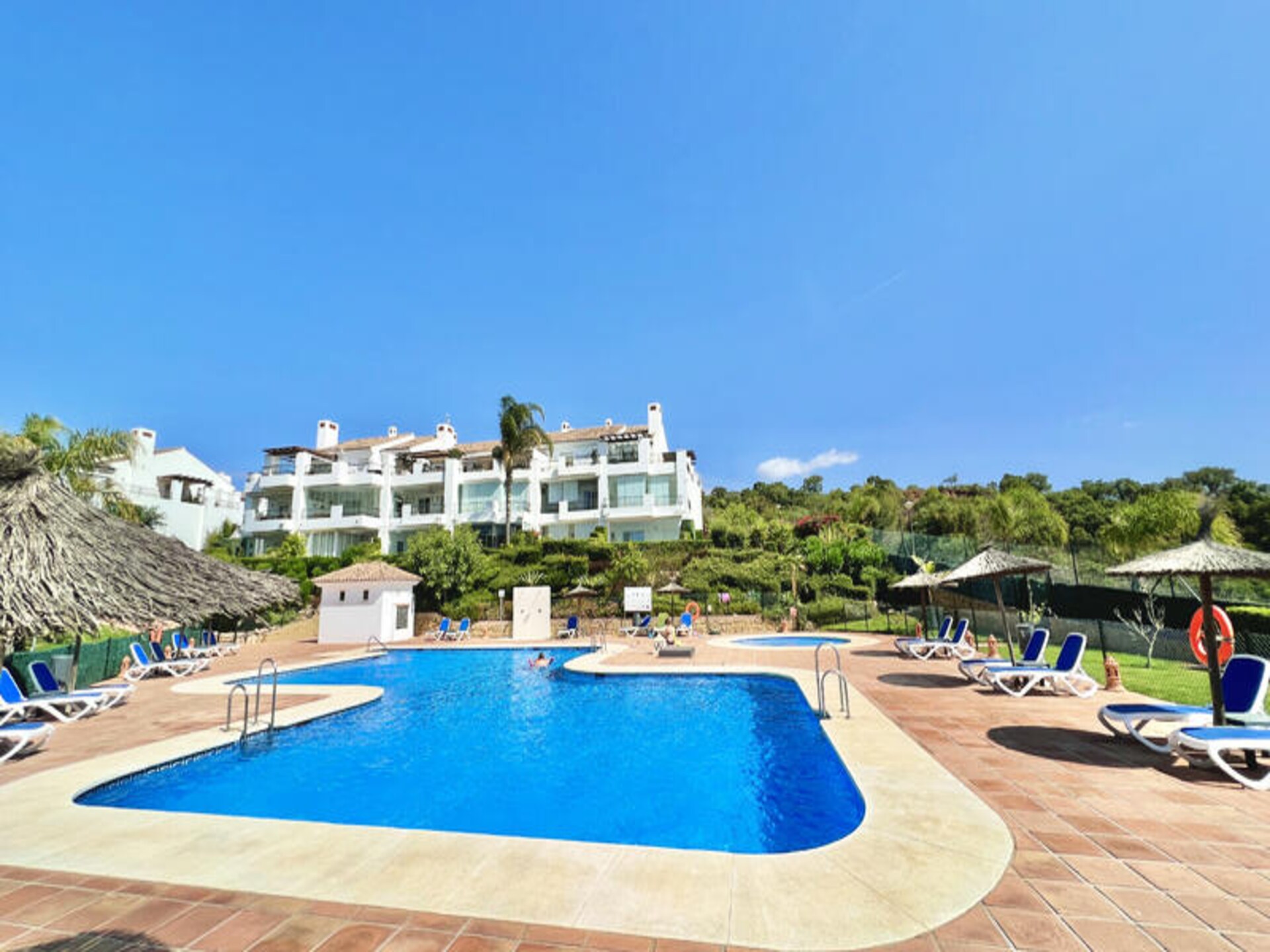 Luxe hoekappartement met zeezicht en gratis golf in La Mairena - foto 29