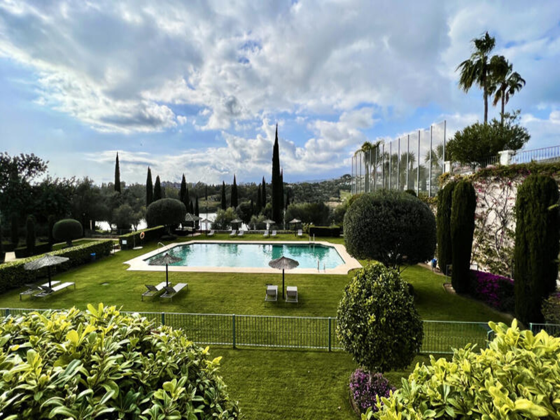 Luxe appartement met 170m² terras aan golfbaan Los Flamingos, Benahavís - foto 46