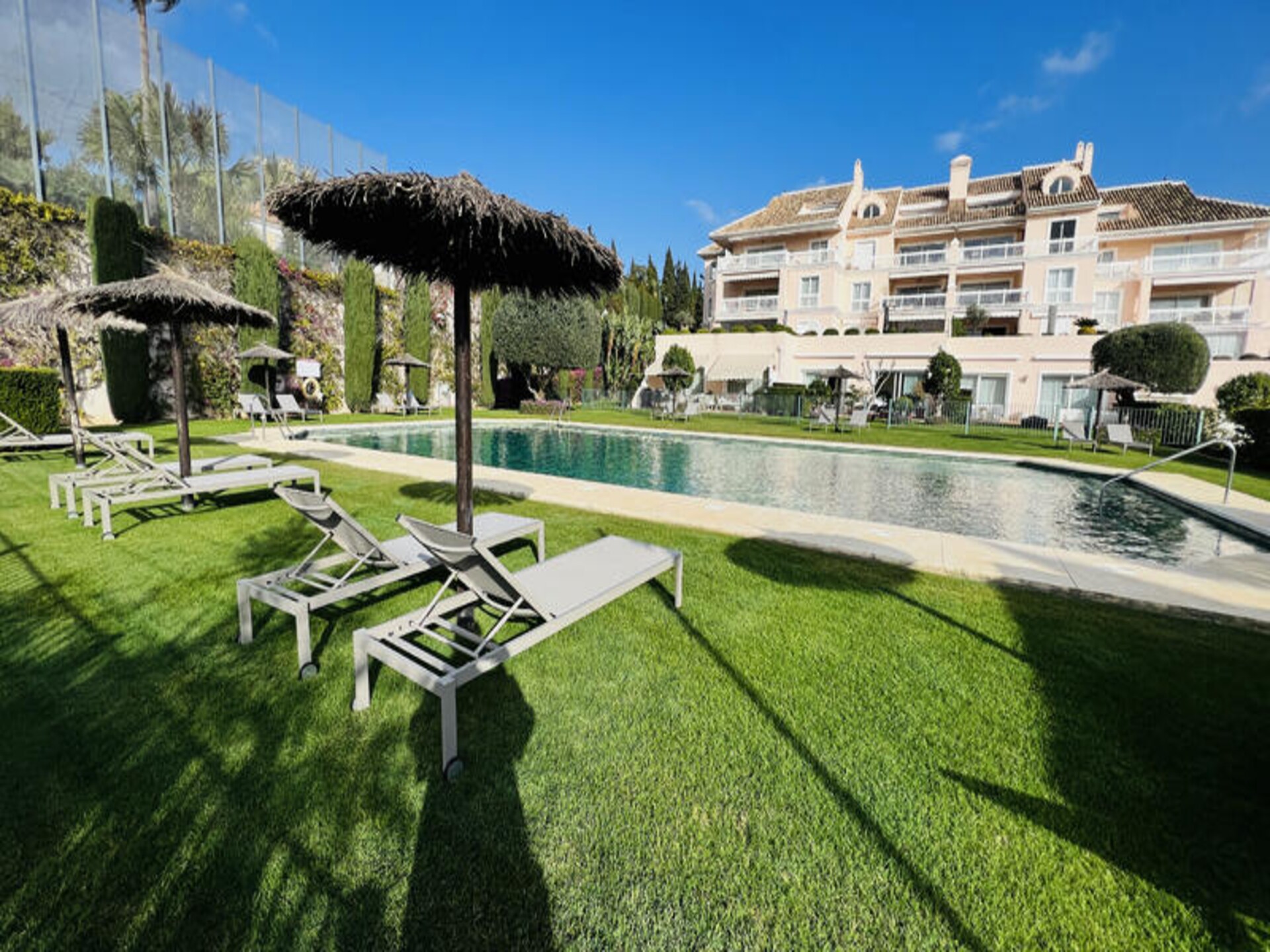 Luxe appartement met 170m² terras aan golfbaan Los Flamingos, Benahavís - foto 47