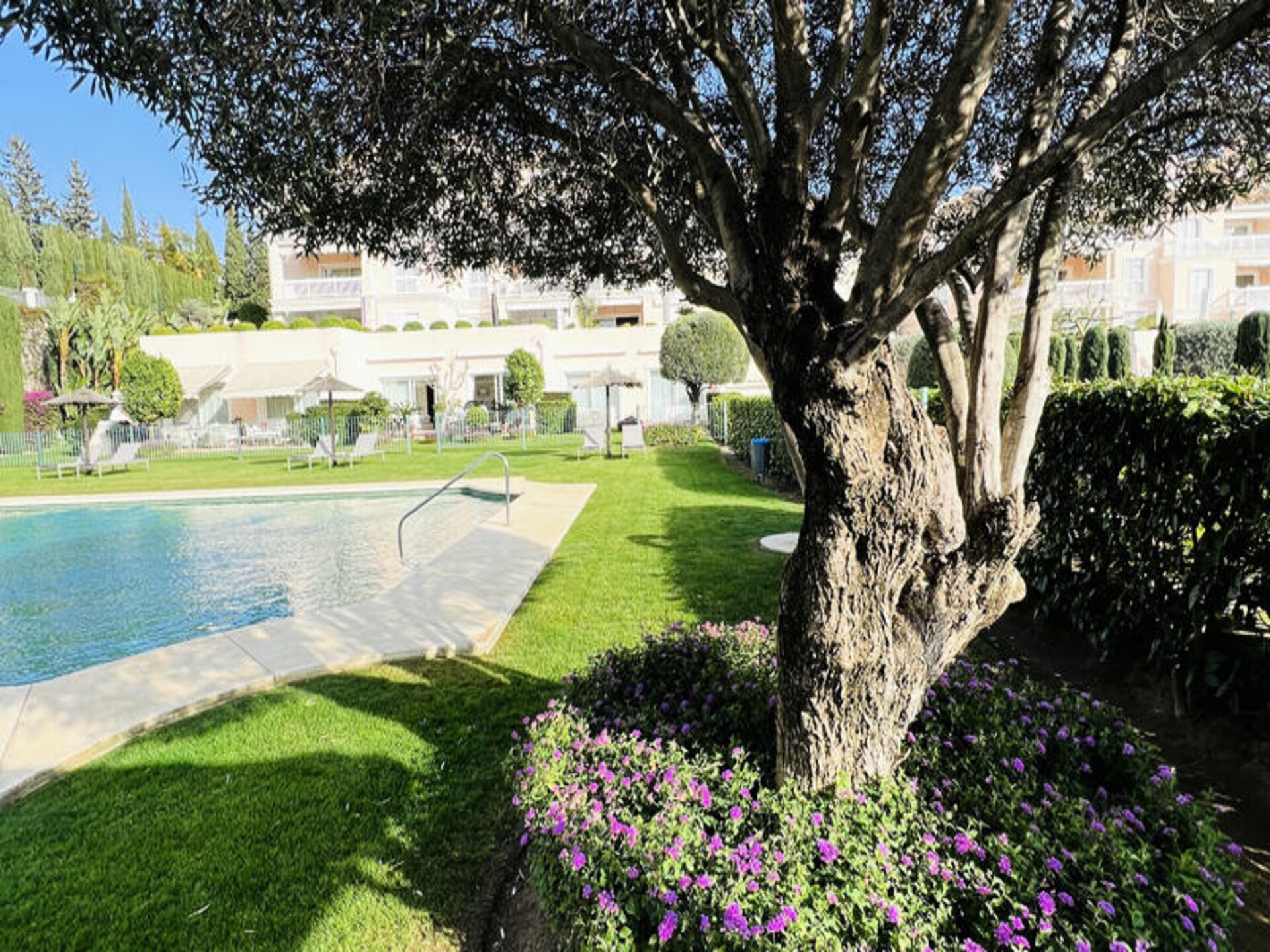 Luxe appartement met 170m² terras aan golfbaan Los Flamingos, Benahavís - foto 48