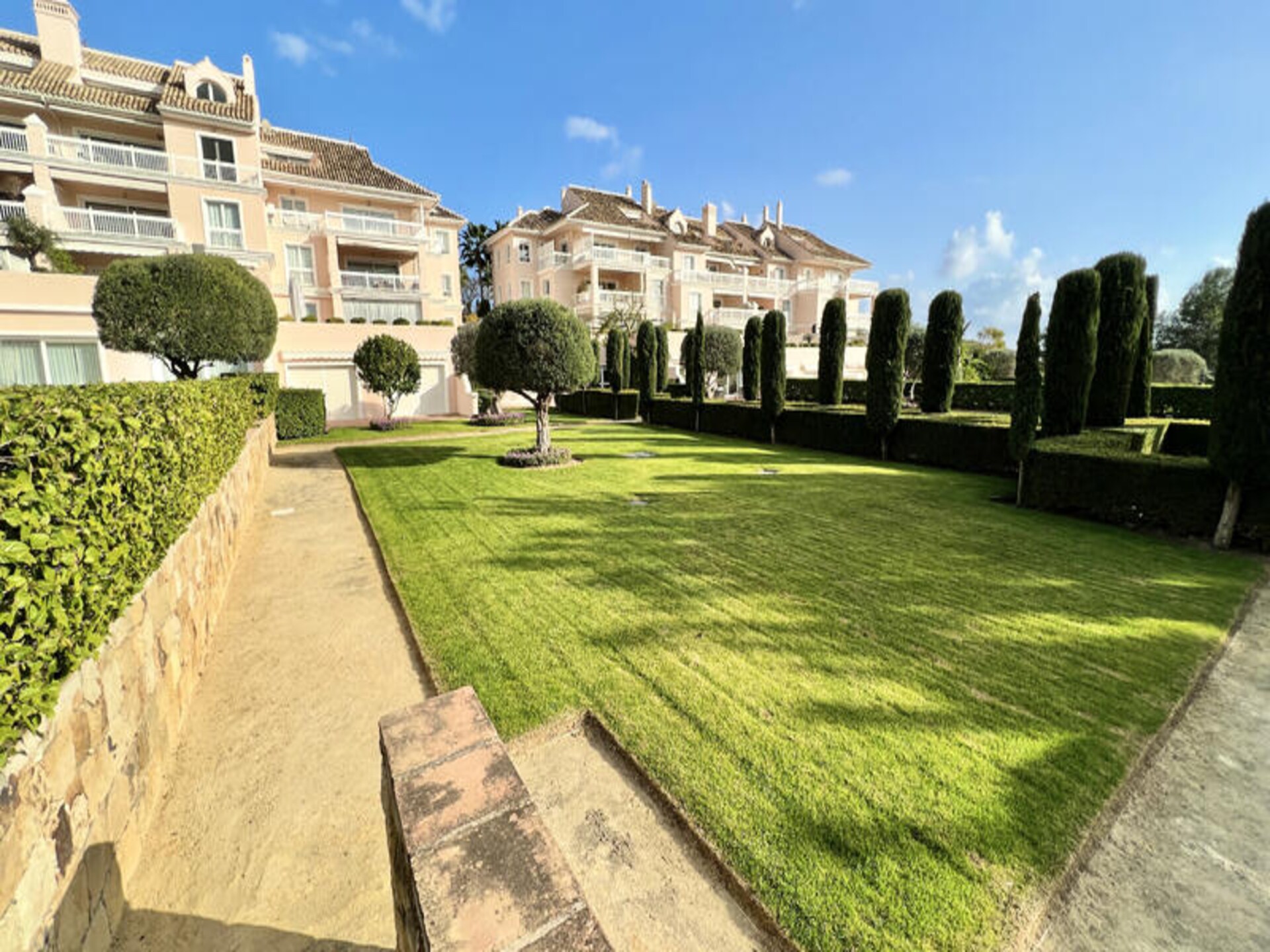 Luxe appartement met 170m² terras aan golfbaan Los Flamingos, Benahavís - foto 54