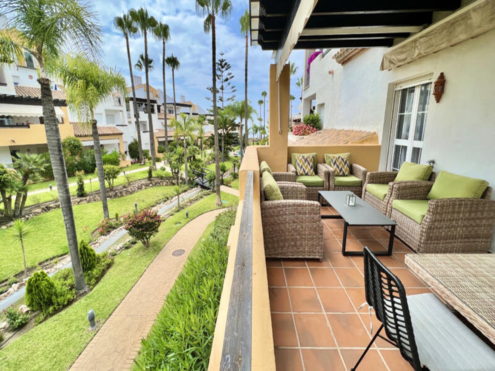 Modern appartement in Bahia de Marbella met strandtoegang en twee zwembaden - foto 3