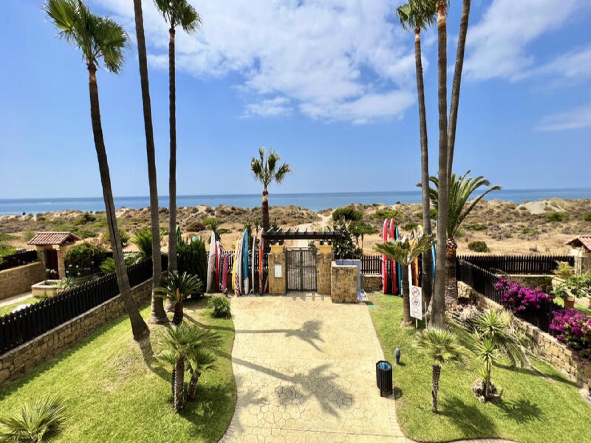 Modern appartement in Bahia de Marbella met strandtoegang en twee zwembaden - foto 4