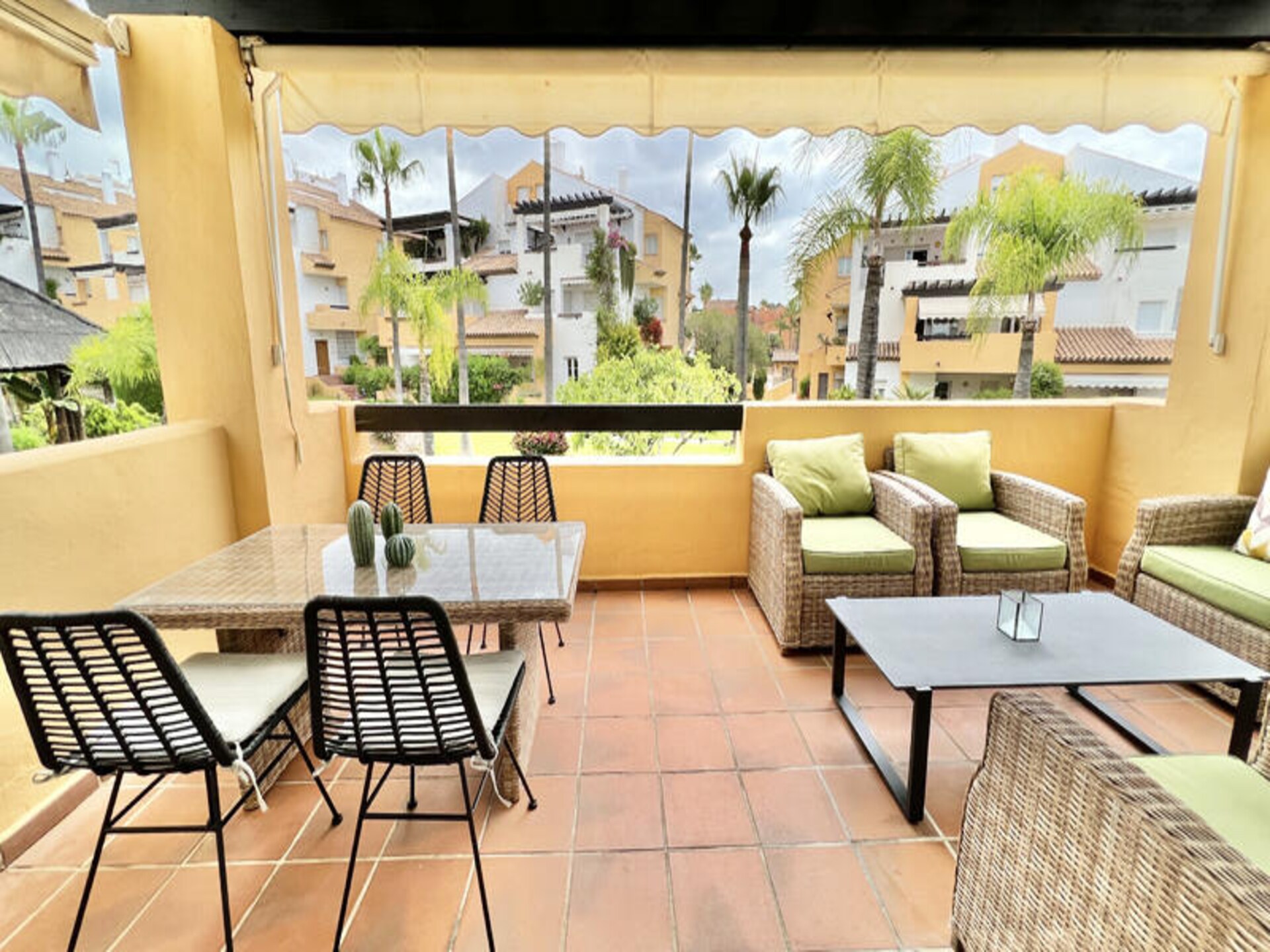 Modern appartement in Bahia de Marbella met strandtoegang en twee zwembaden - foto 6