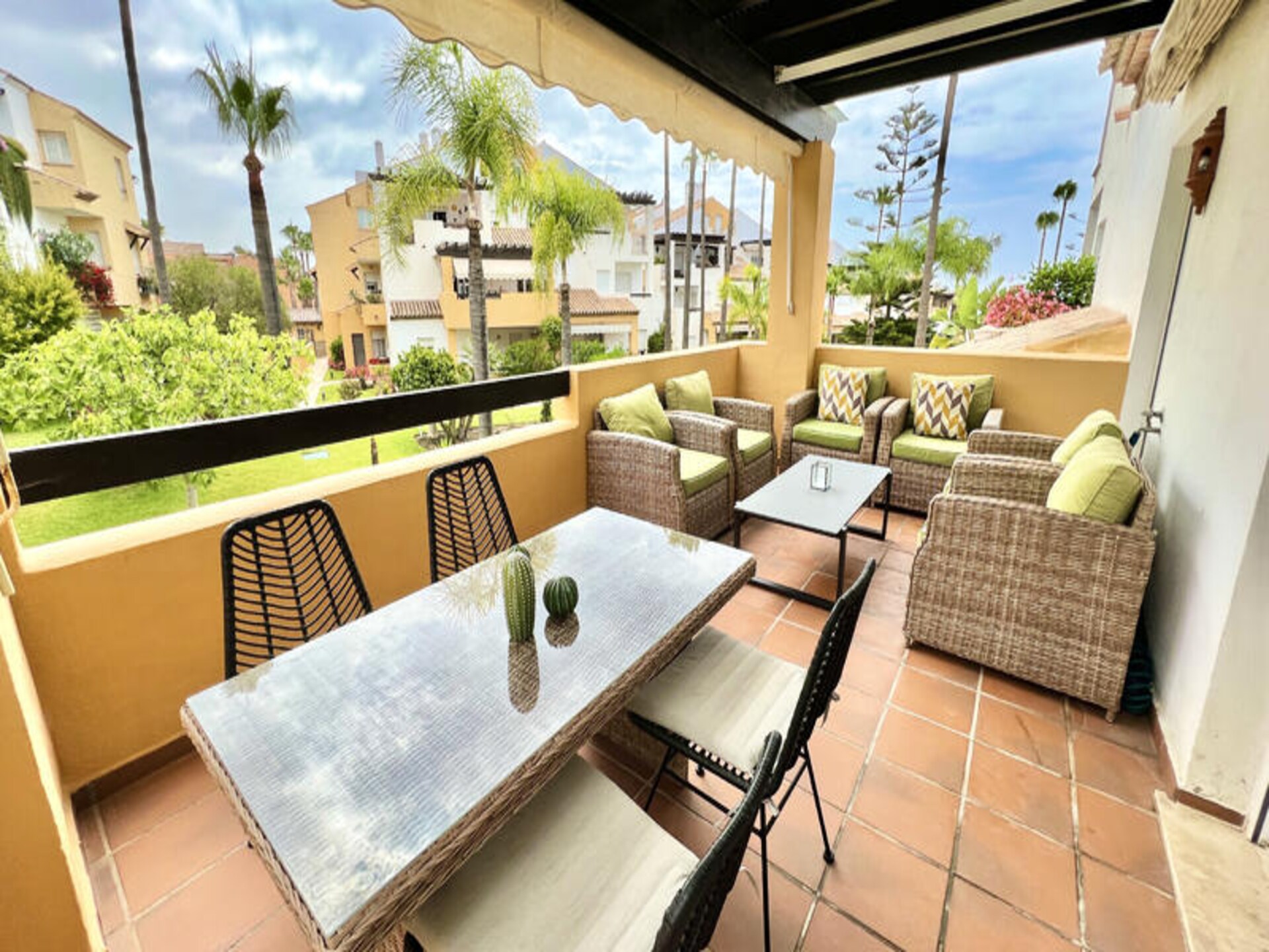 Modern appartement in Bahia de Marbella met strandtoegang en twee zwembaden - foto 7
