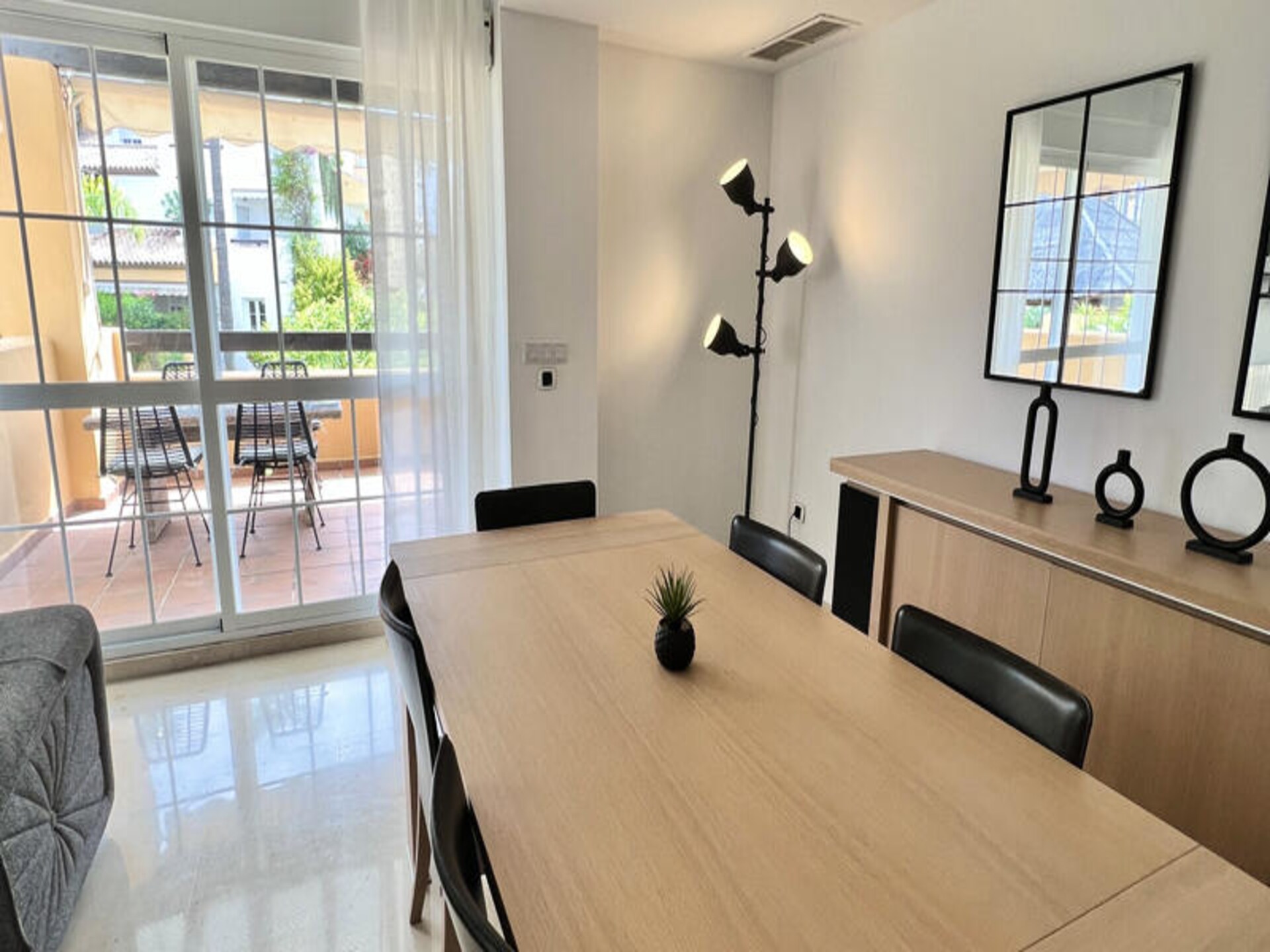 Modern appartement in Bahia de Marbella met strandtoegang en twee zwembaden - foto 8