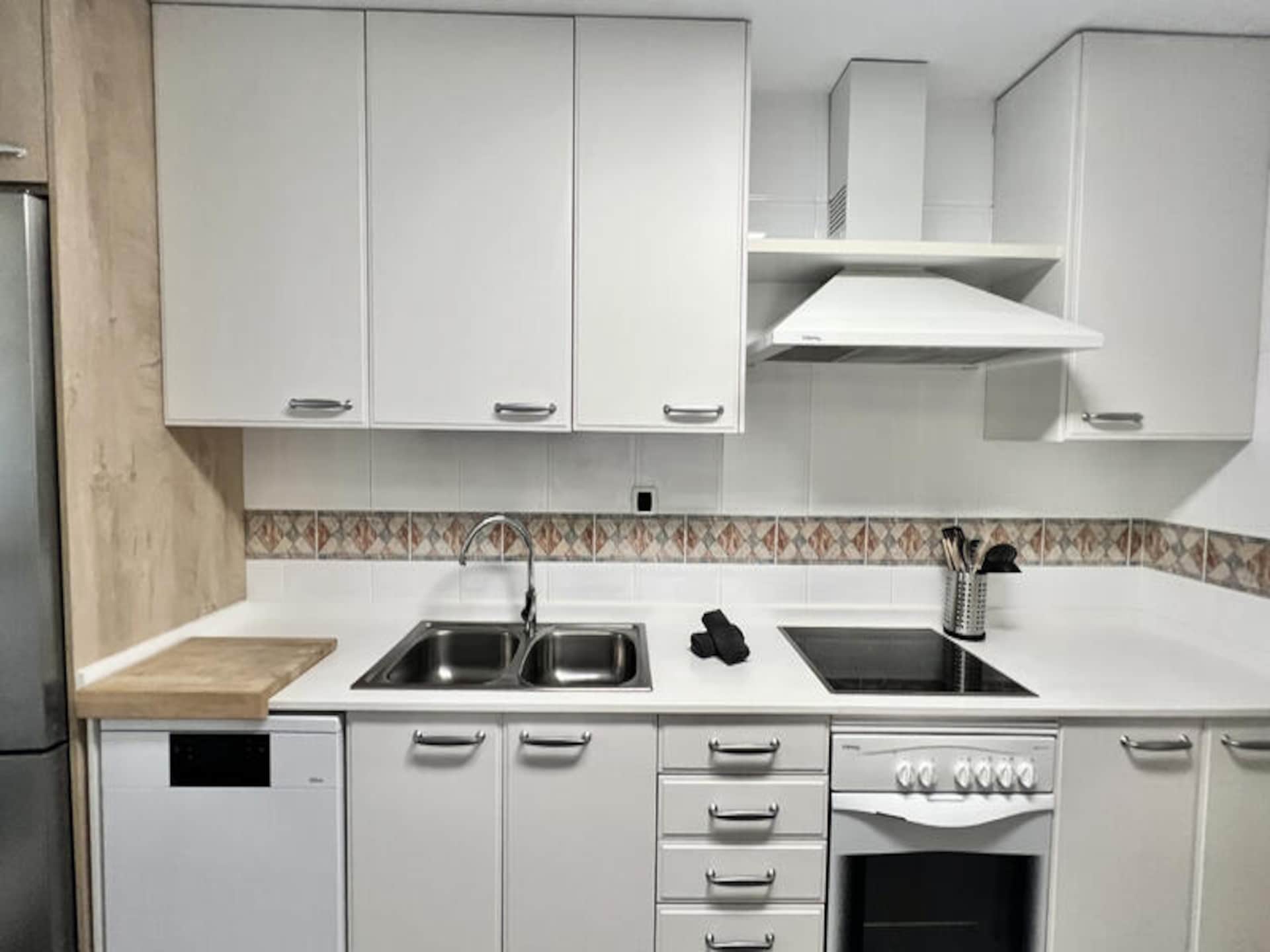 Modern appartement in Bahia de Marbella met strandtoegang en twee zwembaden - foto 16