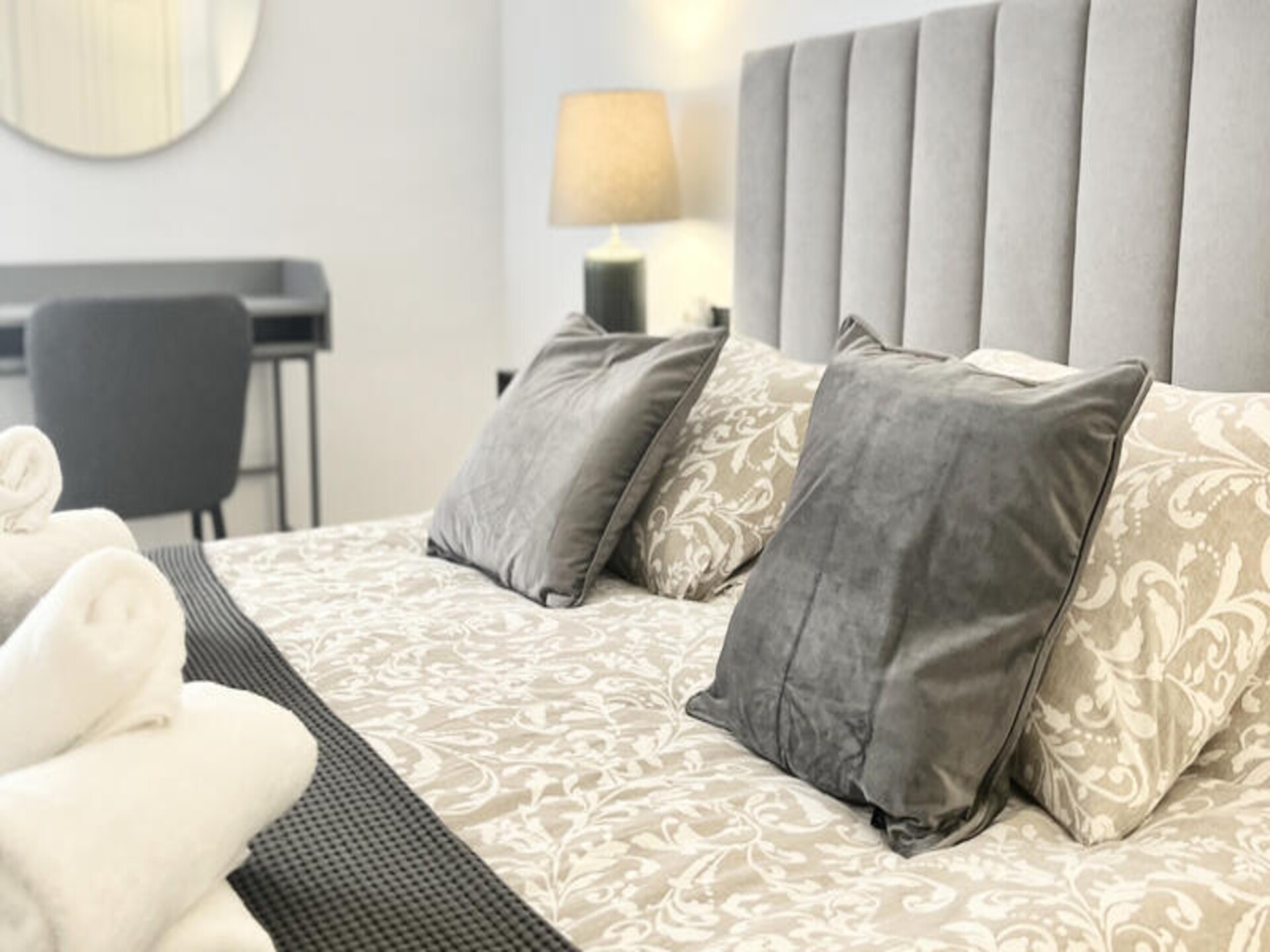 Modern appartement in Bahia de Marbella met strandtoegang en twee zwembaden - foto 18