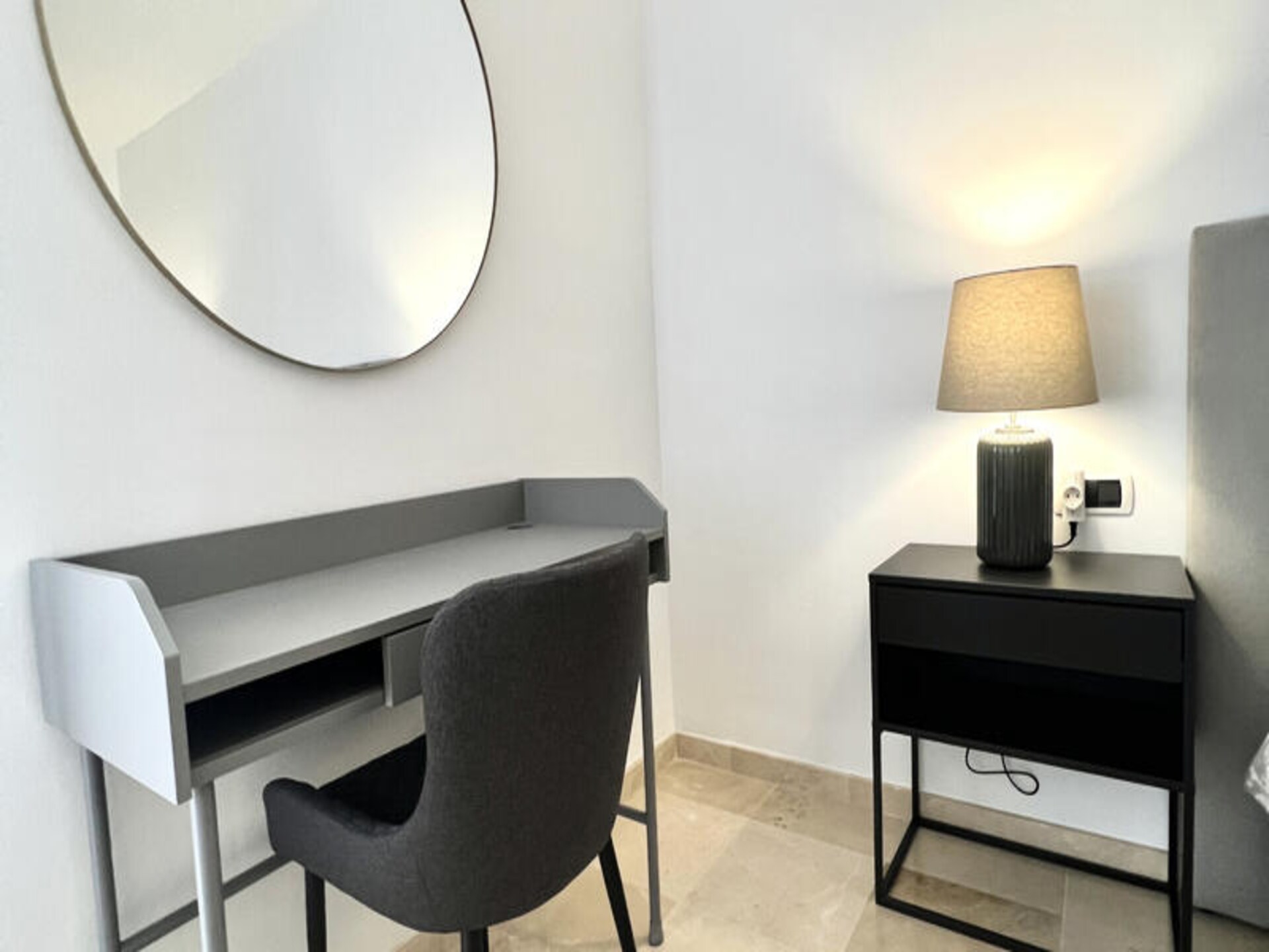 Modern appartement in Bahia de Marbella met strandtoegang en twee zwembaden - foto 19