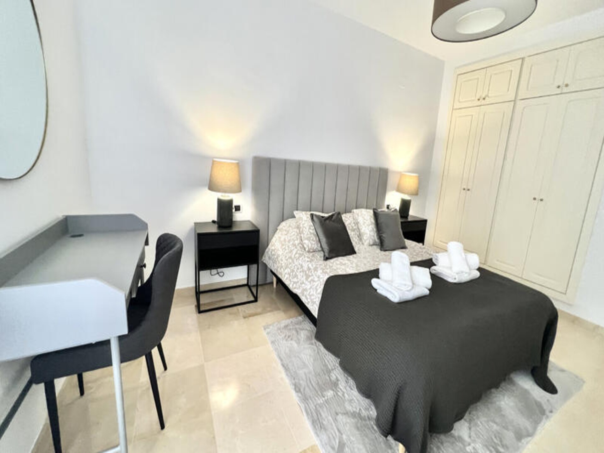Modern appartement in Bahia de Marbella met strandtoegang en twee zwembaden - foto 20