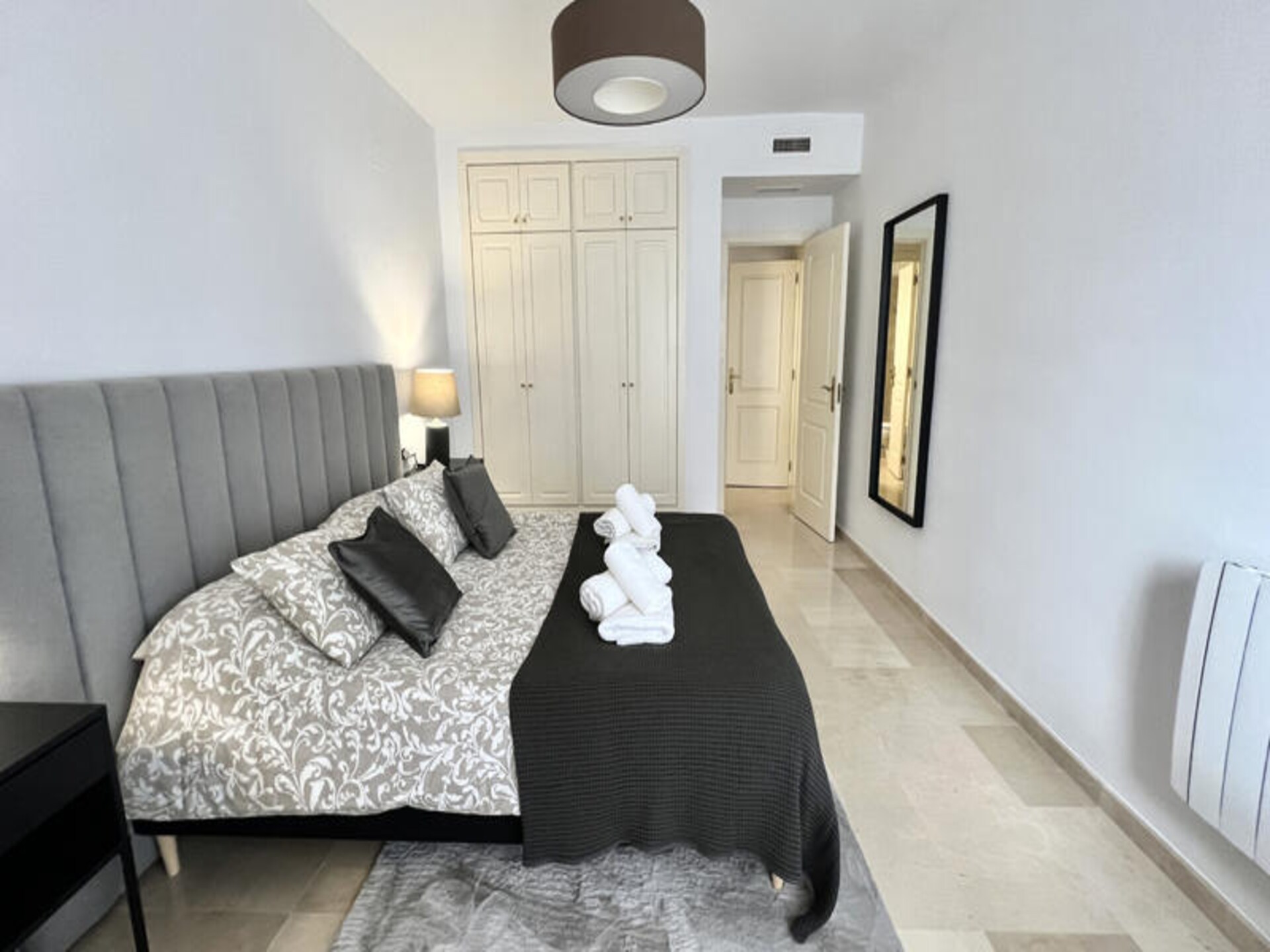Modern appartement in Bahia de Marbella met strandtoegang en twee zwembaden - foto 22