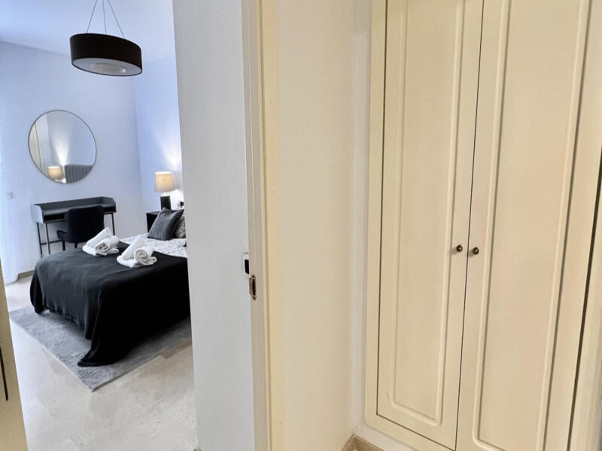 Modern appartement in Bahia de Marbella met strandtoegang en twee zwembaden - foto 23