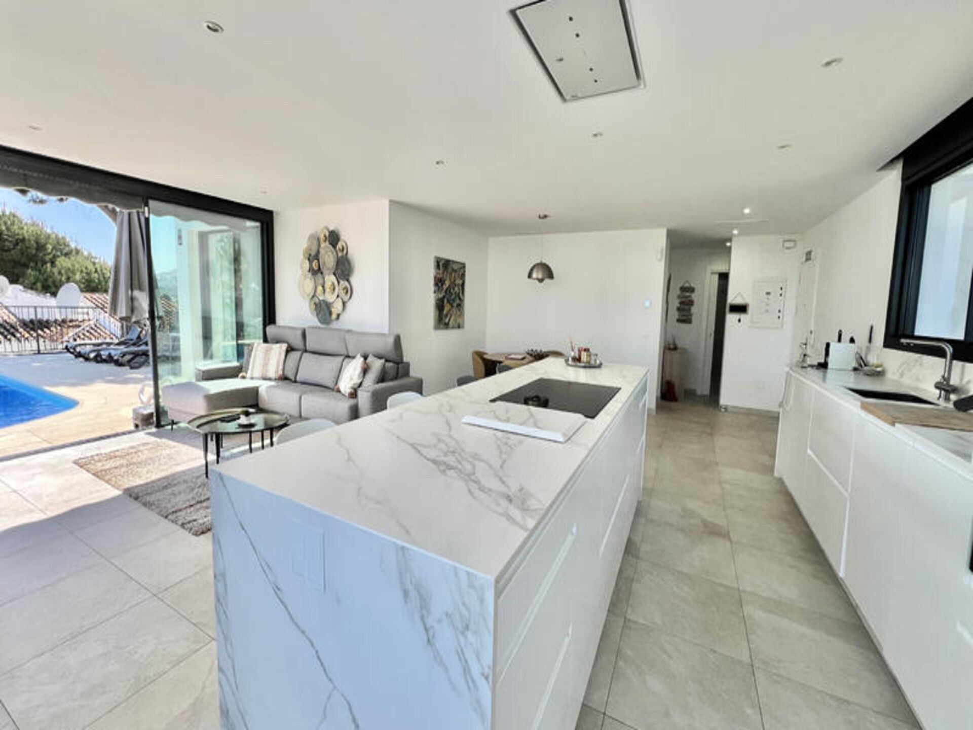 Stijlvol gerenoveerd appartement met privézwembad in La Cala de Mijas - foto 4