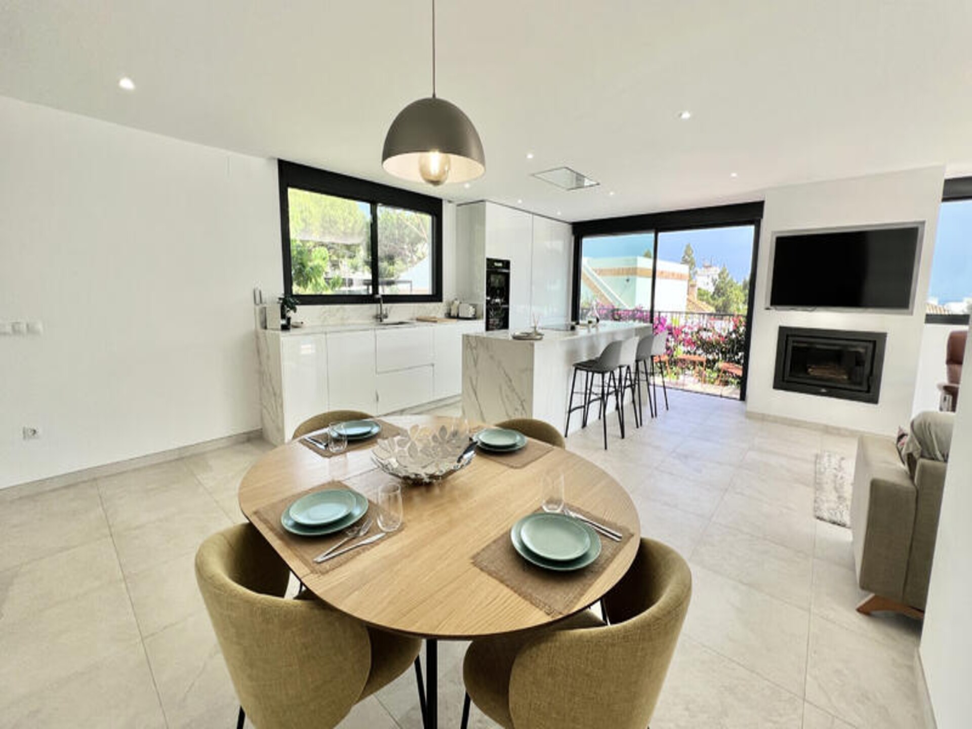 Stijlvol gerenoveerd appartement met privézwembad in La Cala de Mijas - foto 16