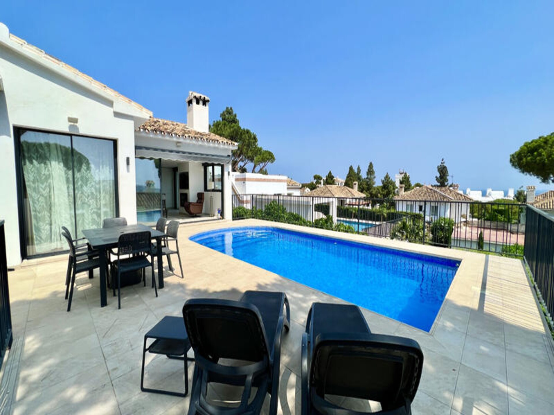 Stijlvol gerenoveerd appartement met privézwembad in La Cala de Mijas - foto 23