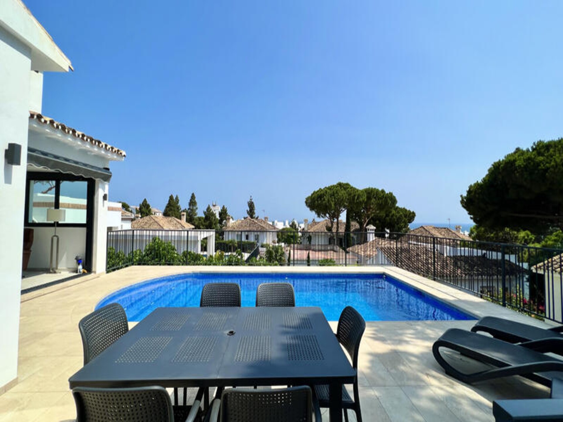 Stijlvol gerenoveerd appartement met privézwembad in La Cala de Mijas - foto 24
