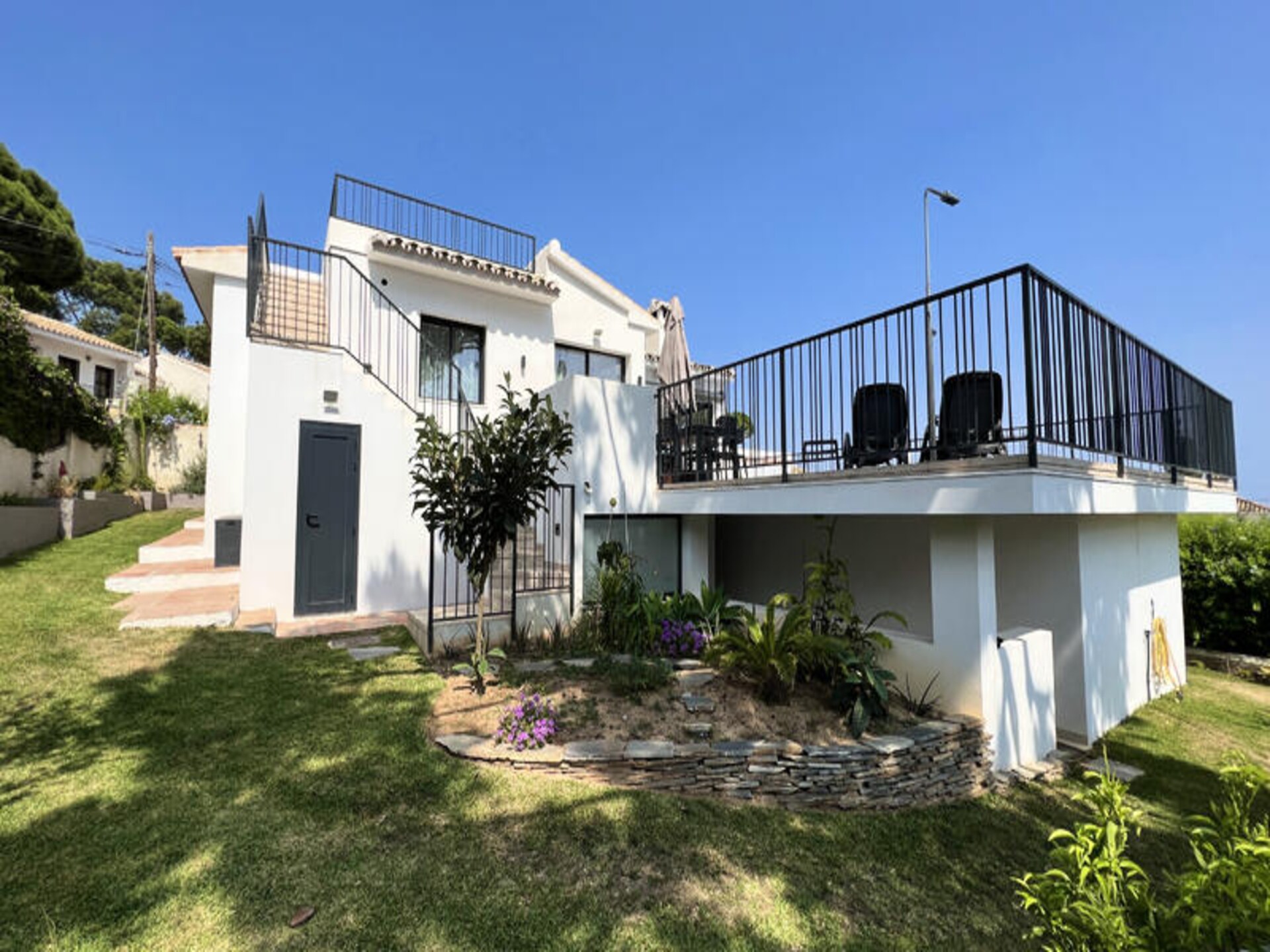 Stijlvol gerenoveerd appartement met privézwembad in La Cala de Mijas - foto 25