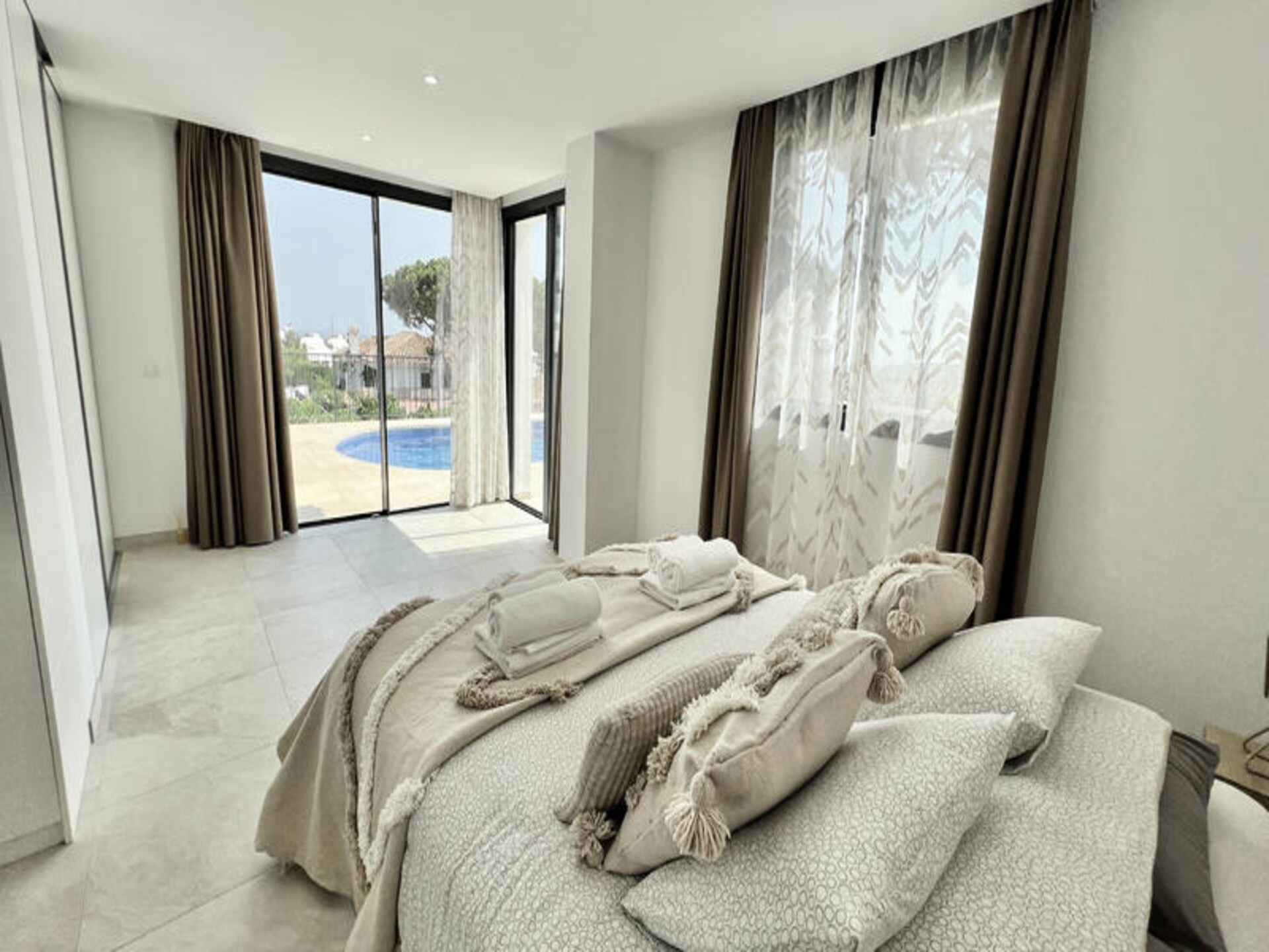 Stijlvol gerenoveerd appartement met privézwembad in La Cala de Mijas - foto 26