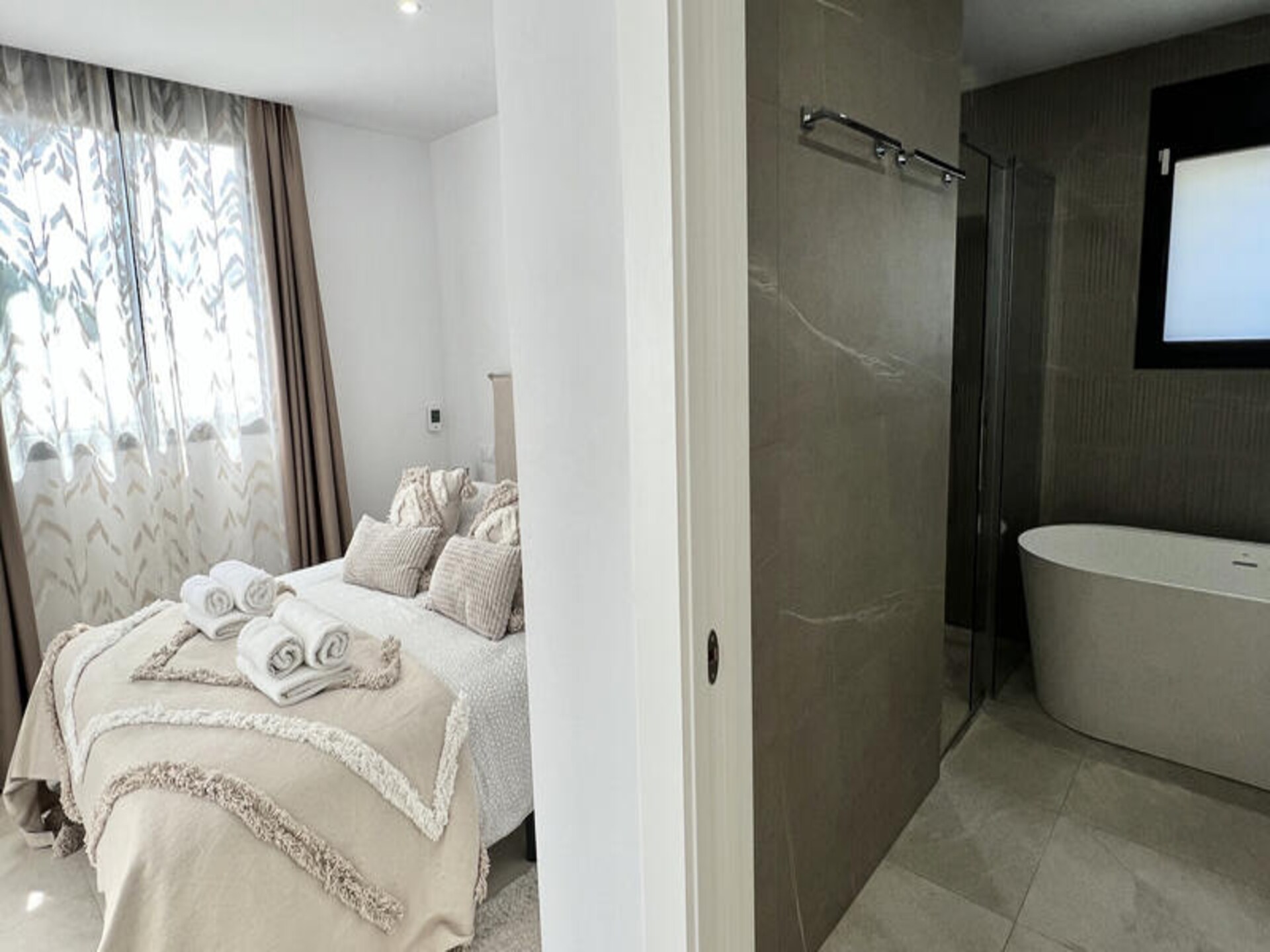Stijlvol gerenoveerd appartement met privézwembad in La Cala de Mijas - foto 30