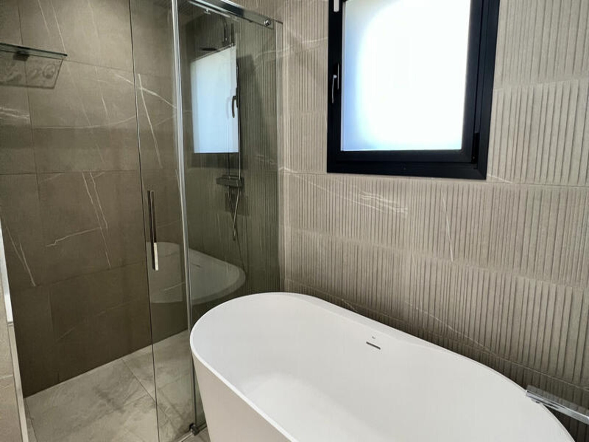 Stijlvol gerenoveerd appartement met privézwembad in La Cala de Mijas - foto 31