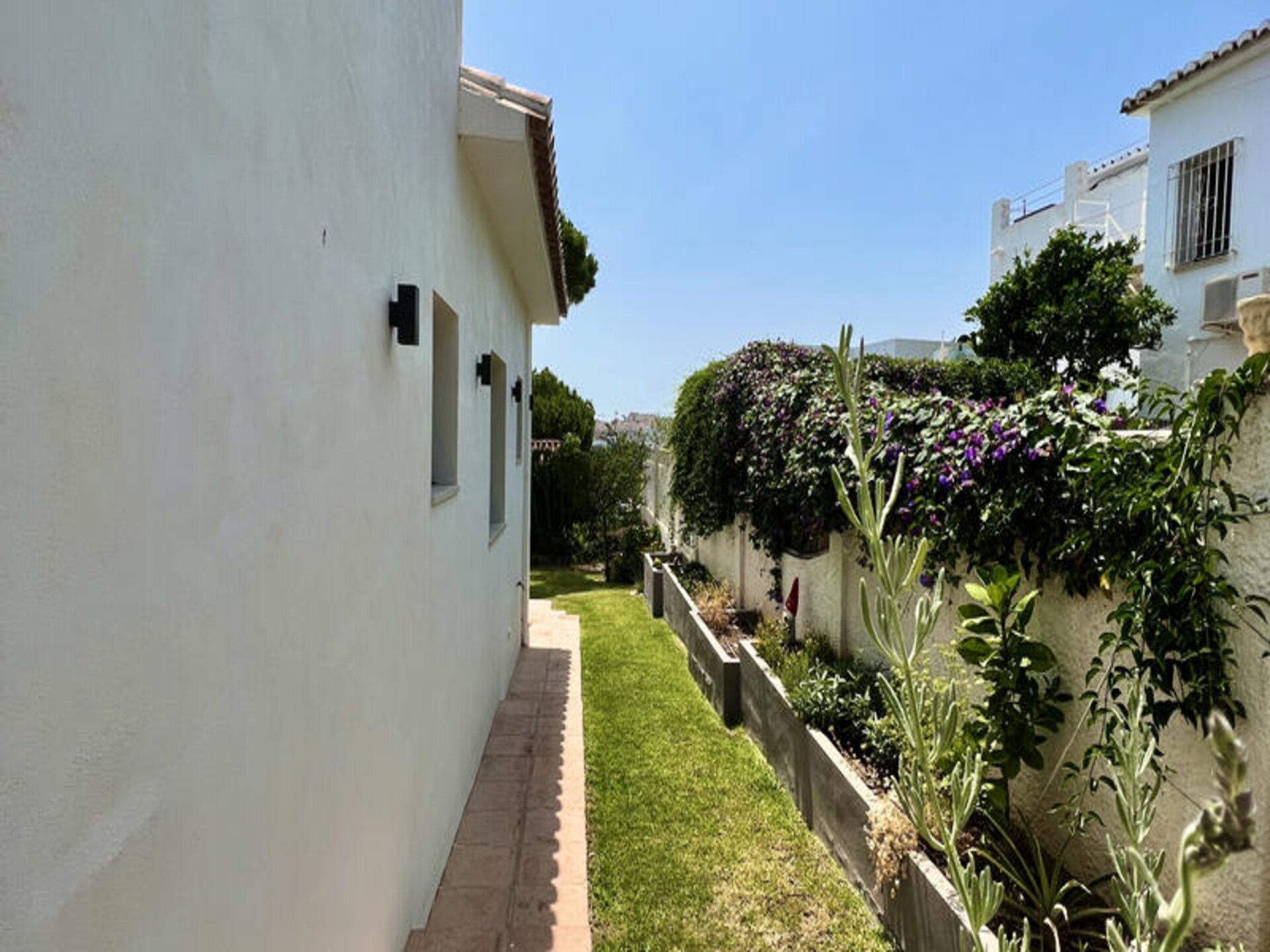 Stijlvol gerenoveerd appartement met privézwembad in La Cala de Mijas - foto 44