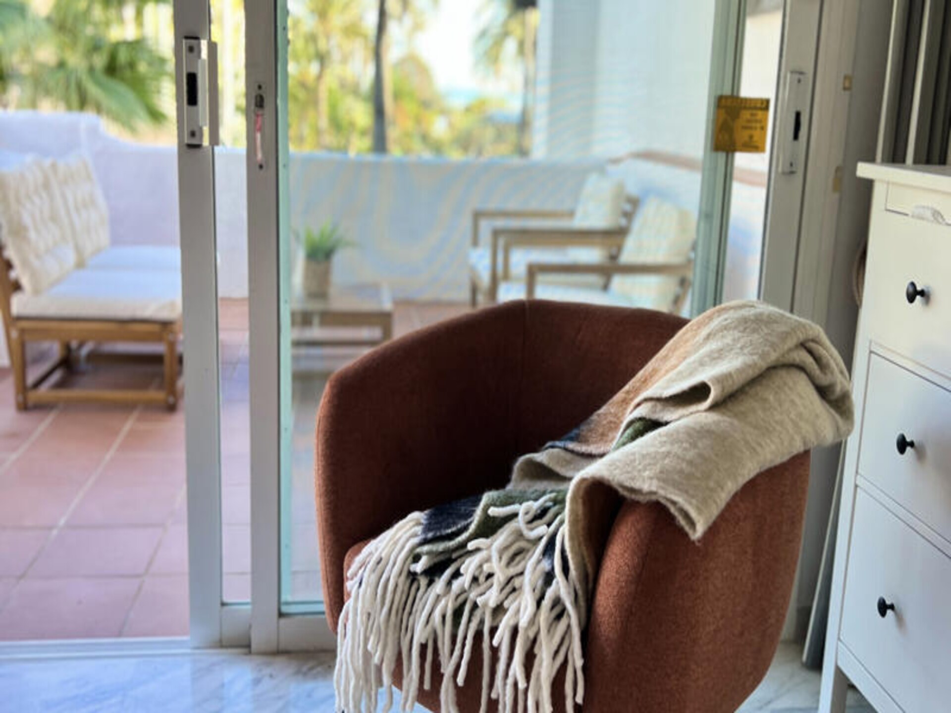 Strandappartement met privétuin en zeezicht op 30 meter van zee in Estepona - foto 29