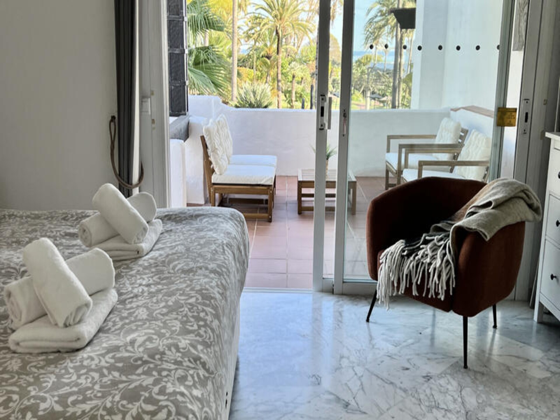 Strandappartement met privétuin en zeezicht op 30 meter van zee in Estepona - foto 31