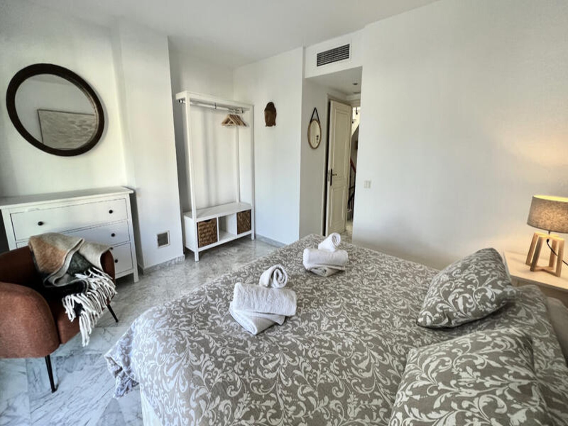 Strandappartement met privétuin en zeezicht op 30 meter van zee in Estepona - foto 32