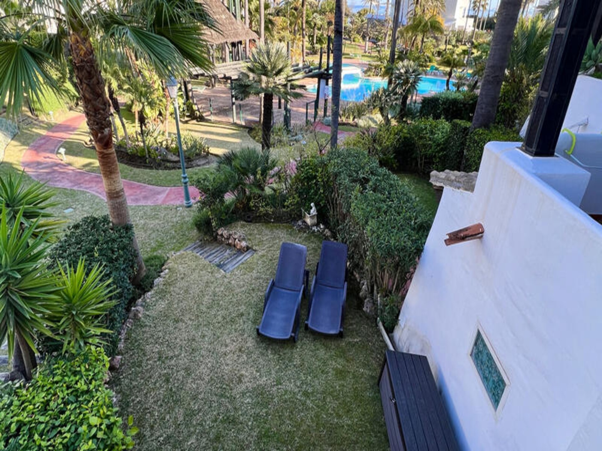 Strandappartement met privétuin en zeezicht op 30 meter van zee in Estepona - foto 33