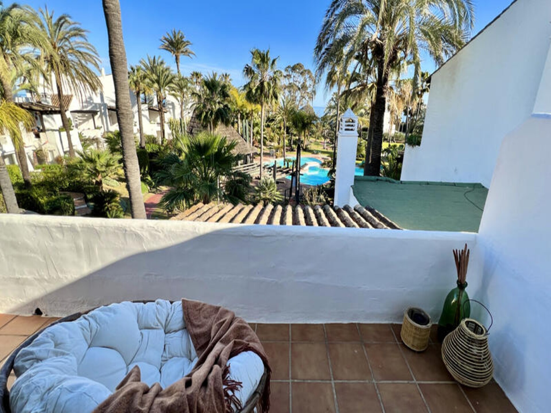 Strandappartement met privétuin en zeezicht op 30 meter van zee in Estepona - foto 47
