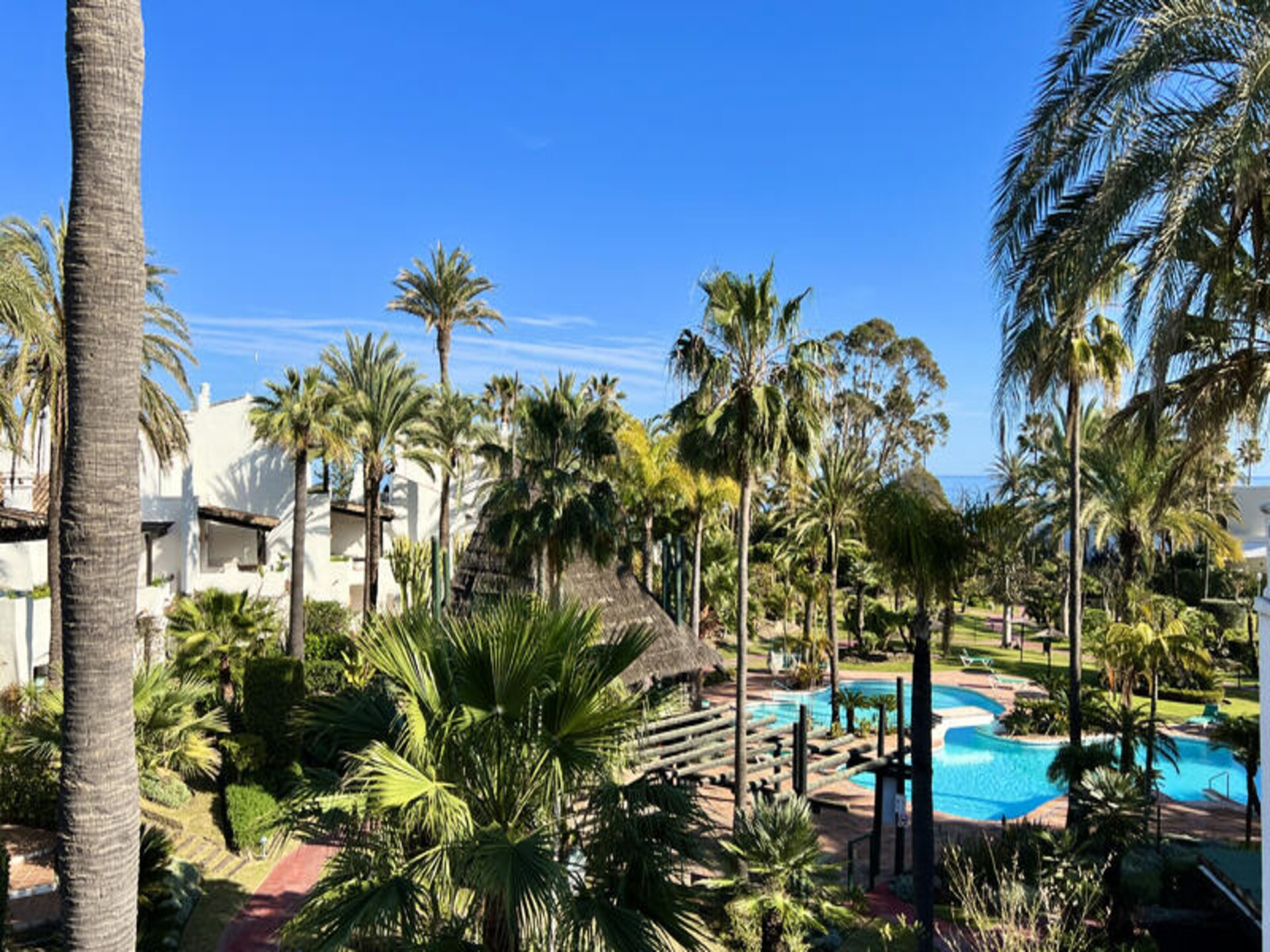 Strandappartement met privétuin en zeezicht op 30 meter van zee in Estepona - foto 49